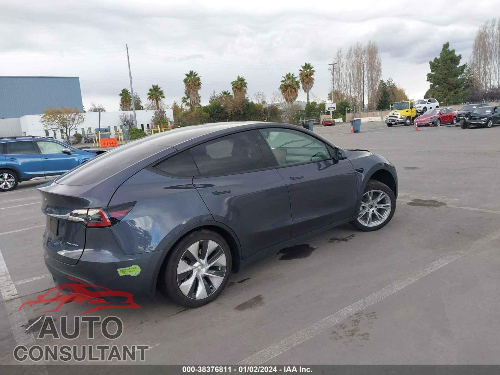 TESLA MODEL Y 2023 - 7SAYGDEE7PF685381