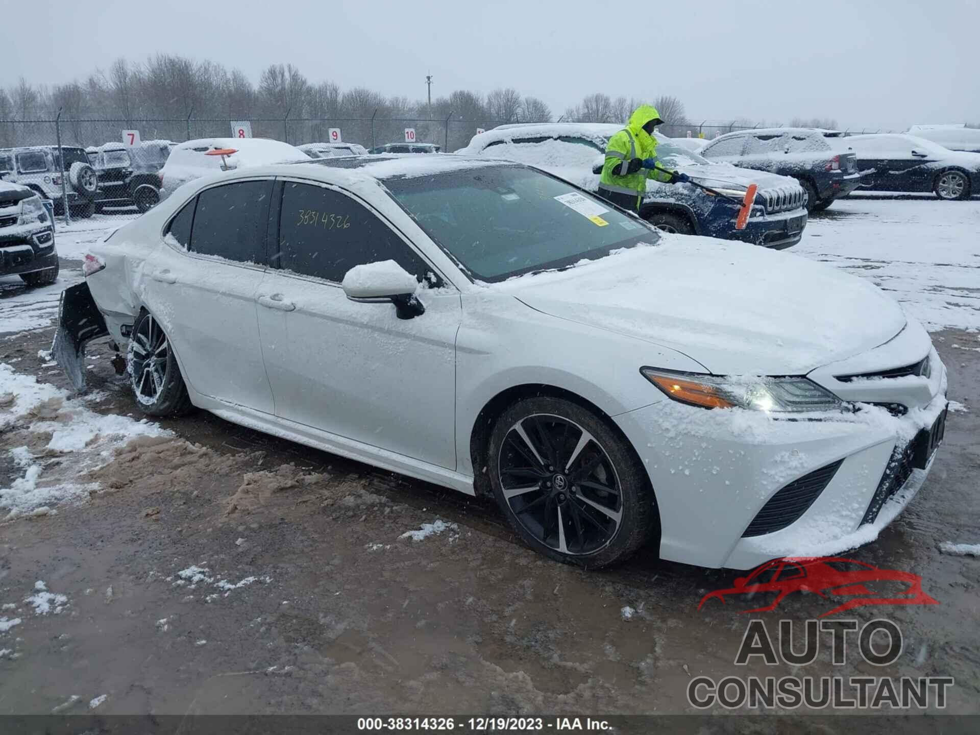TOYOTA CAMRY 2018 - 4T1B61HK0JU105274