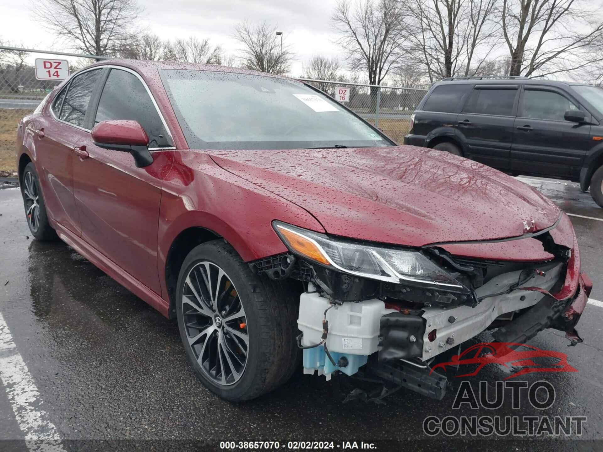 TOYOTA CAMRY 2018 - 4T1B11HK0JU600282