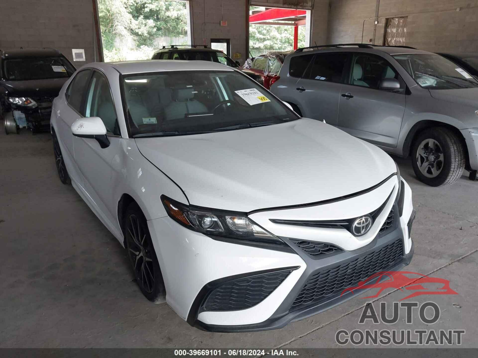 TOYOTA CAMRY 2021 - 4T1G11AK5MU438668