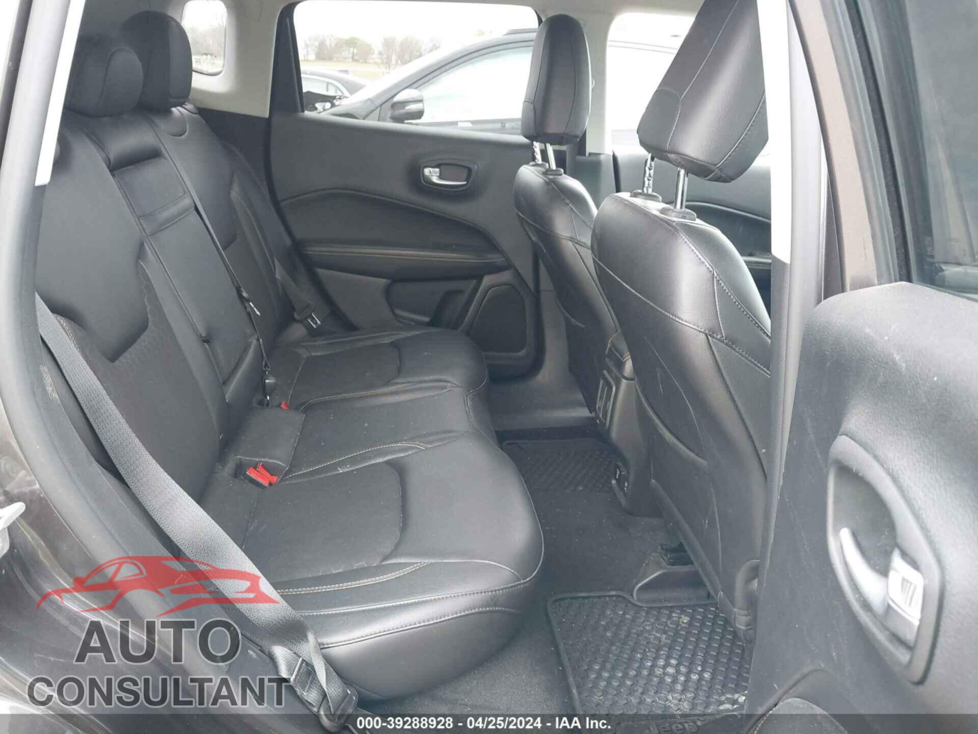 JEEP COMPASS 2018 - 3C4NJDBB8JT142917