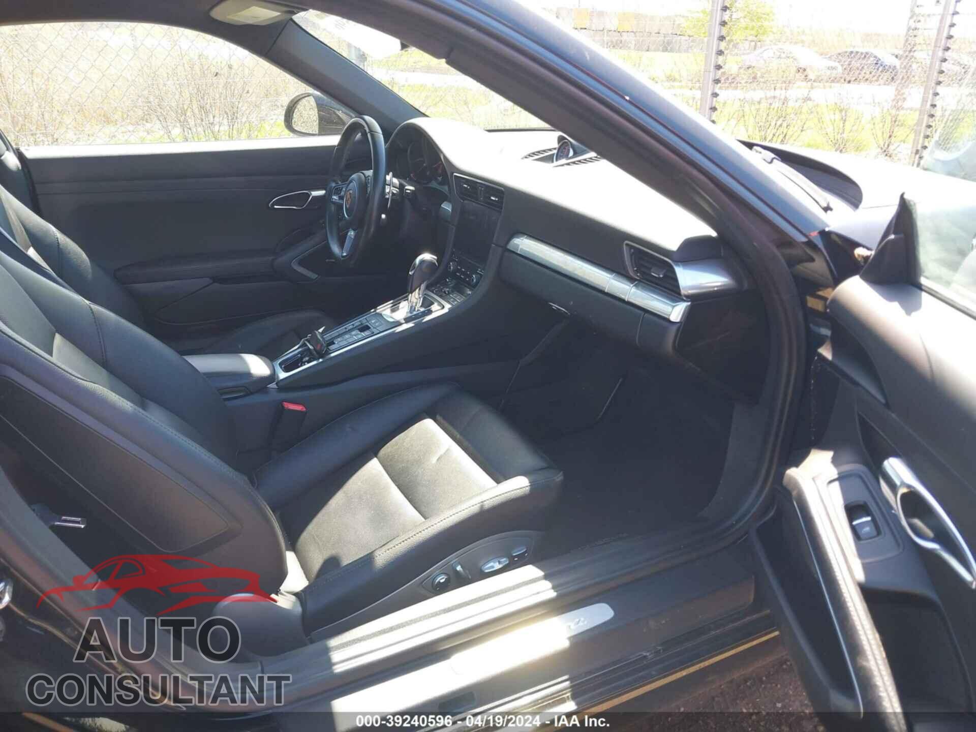 PORSCHE 911 2018 - WP0AA2A97JS105280