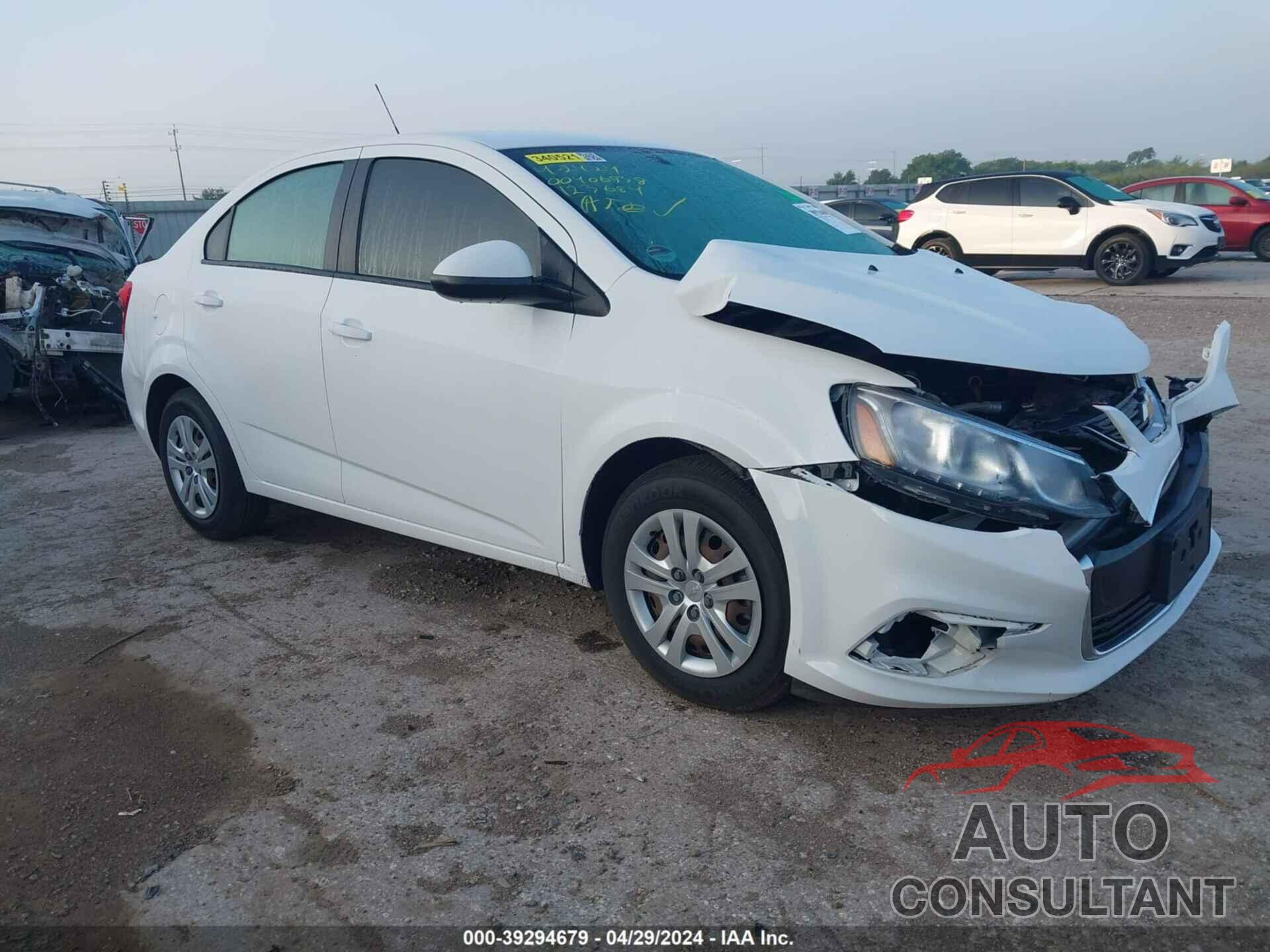 CHEVROLET SONIC 2018 - 1G1JB5SH9J4123684