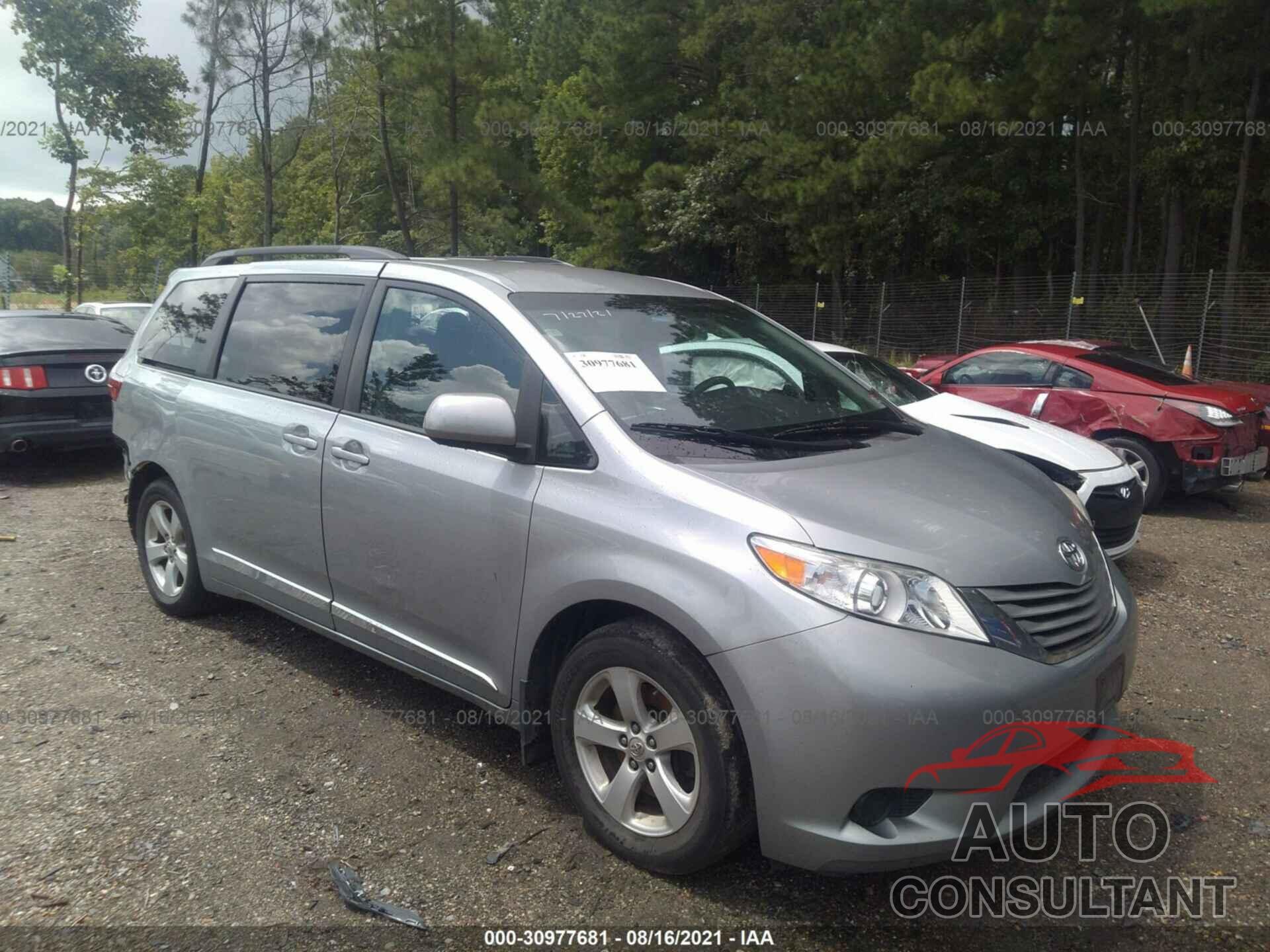 TOYOTA SIENNA 2017 - 5TDKZ3DC4HS767184