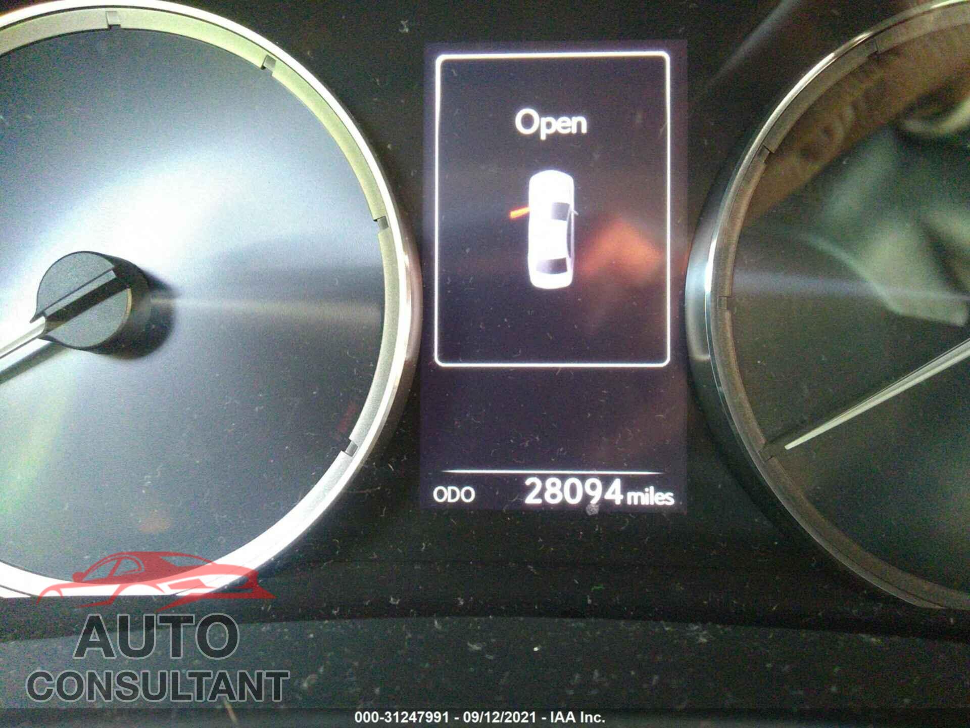 LEXUS IS 2018 - JTHC81D24J5028507