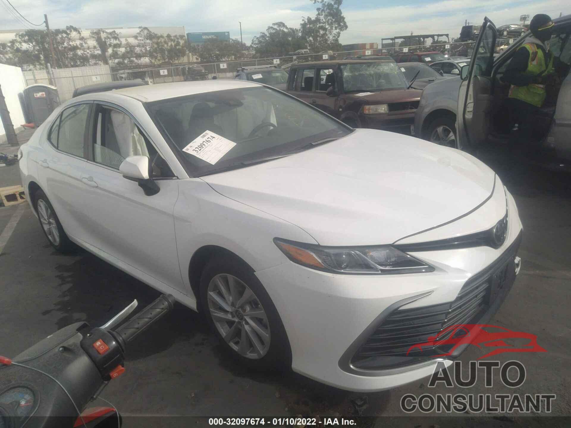 TOYOTA CAMRY 2021 - 4T1C11AKXMU583588