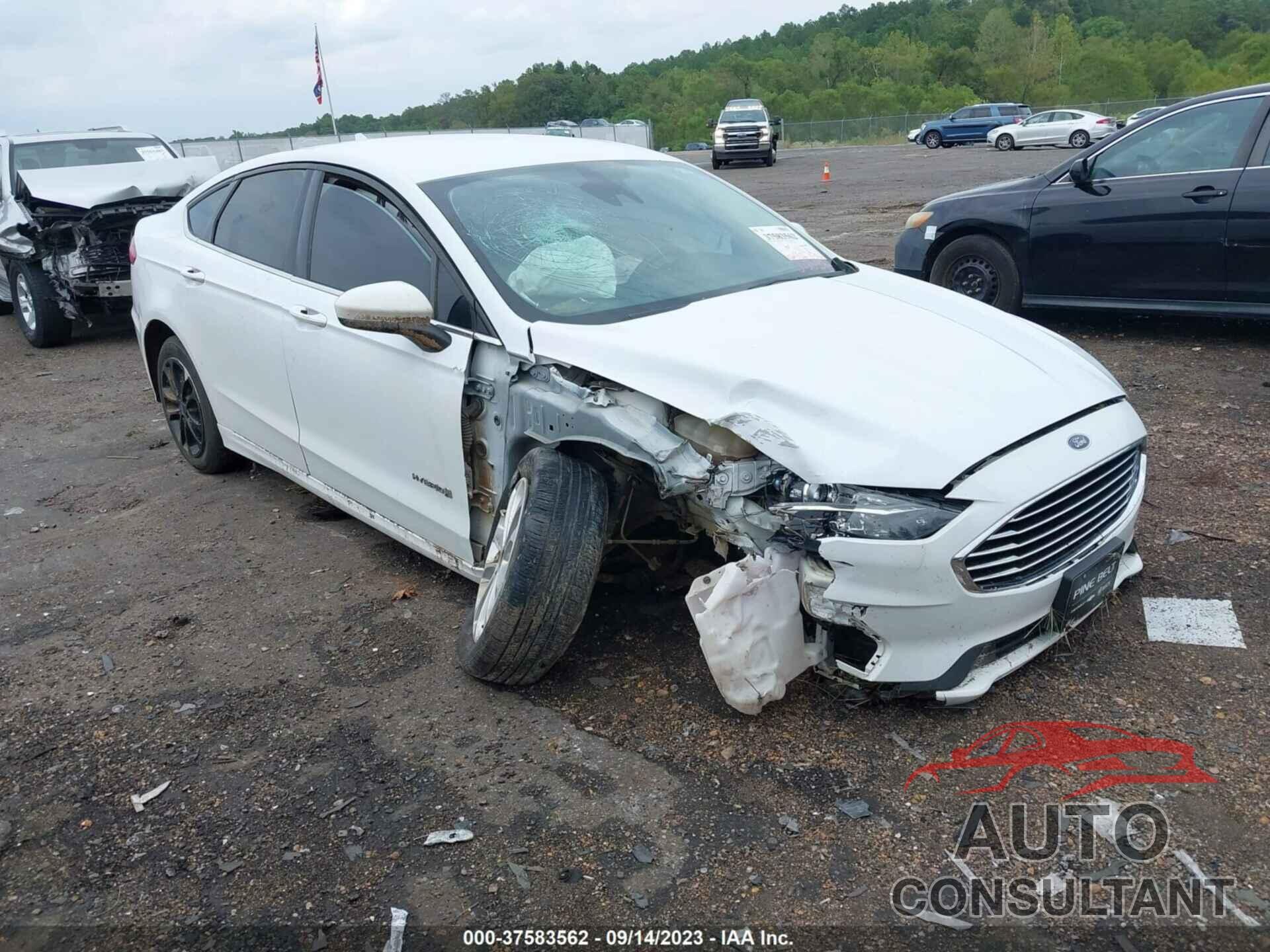 FORD FUSION HYBRID 2019 - 3FA6P0LUXKR263934