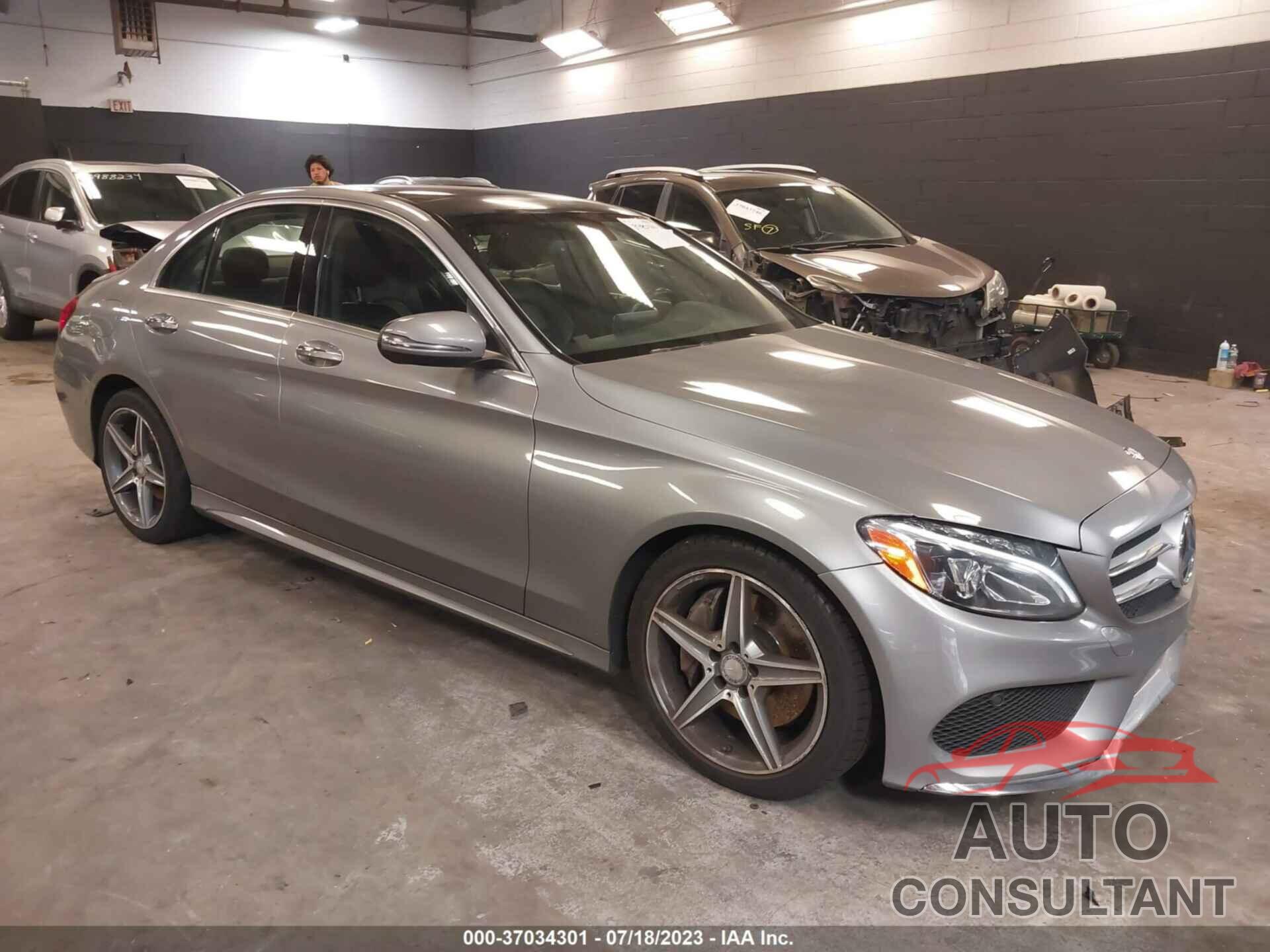 MERCEDES-BENZ C 300 2016 - 55SWF4KB0GU101645