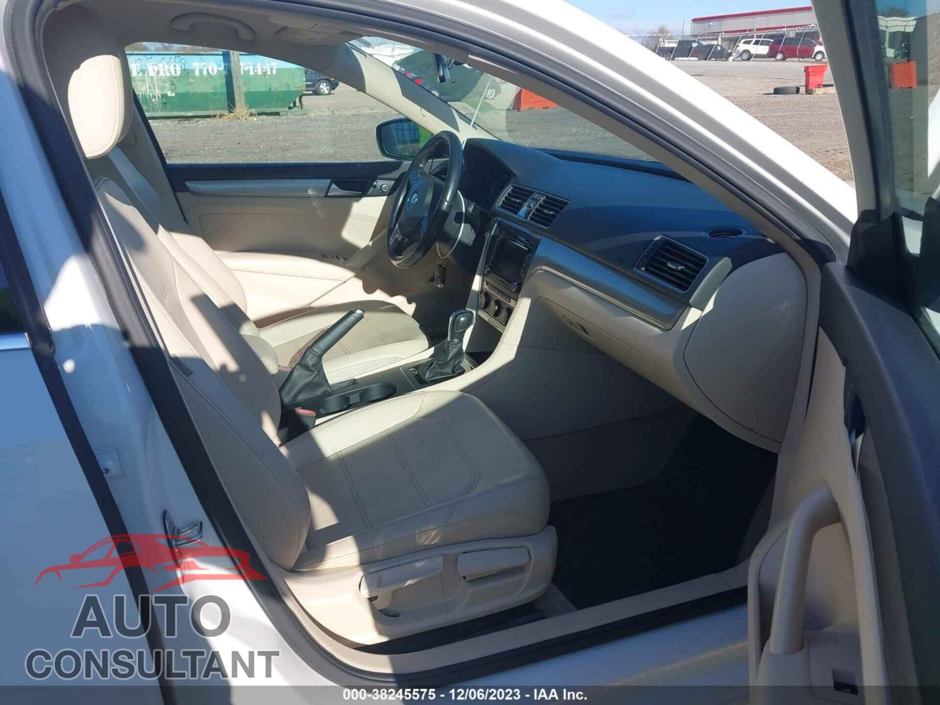 VOLKSWAGEN PASSAT 2015 - 1VWAS7A30FC115525