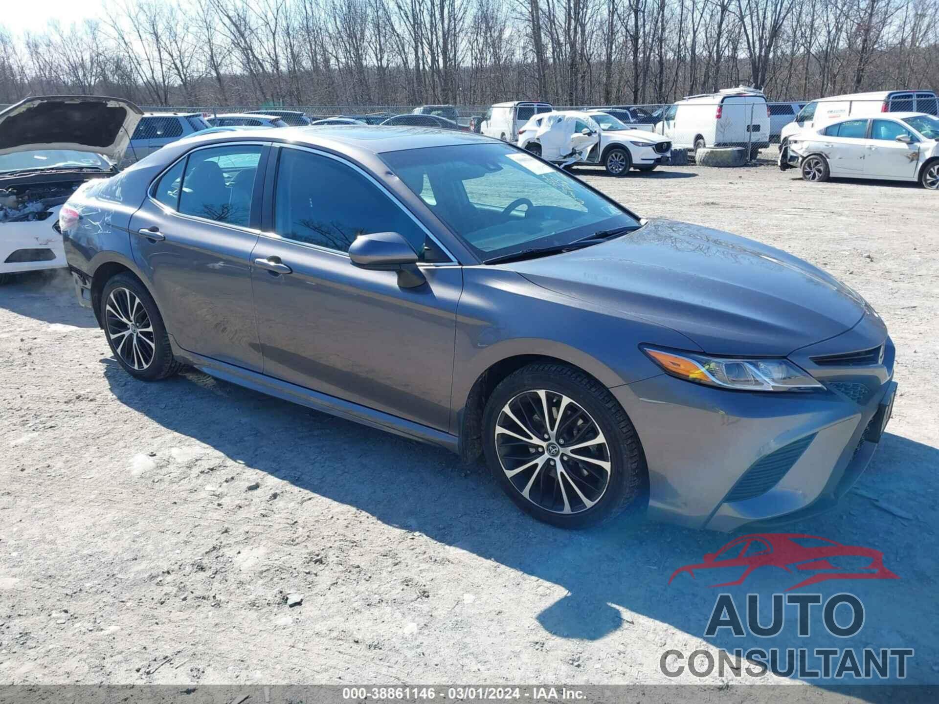 TOYOTA CAMRY 2018 - 4T1B11HK5JU608880