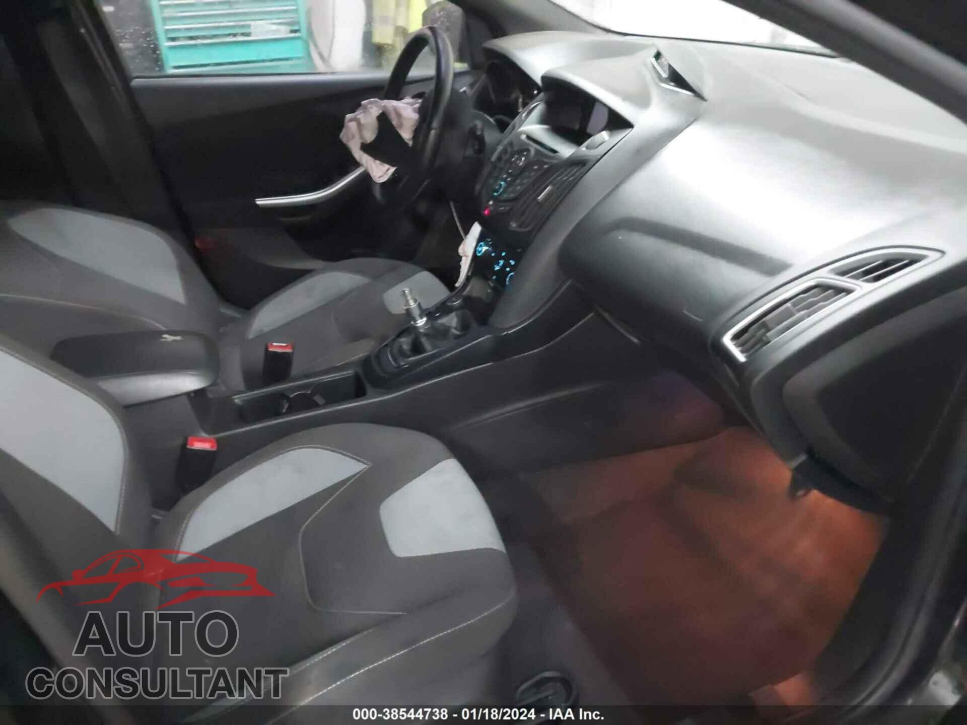 FORD FOCUS ST 2017 - 1FADP3L99HL307630
