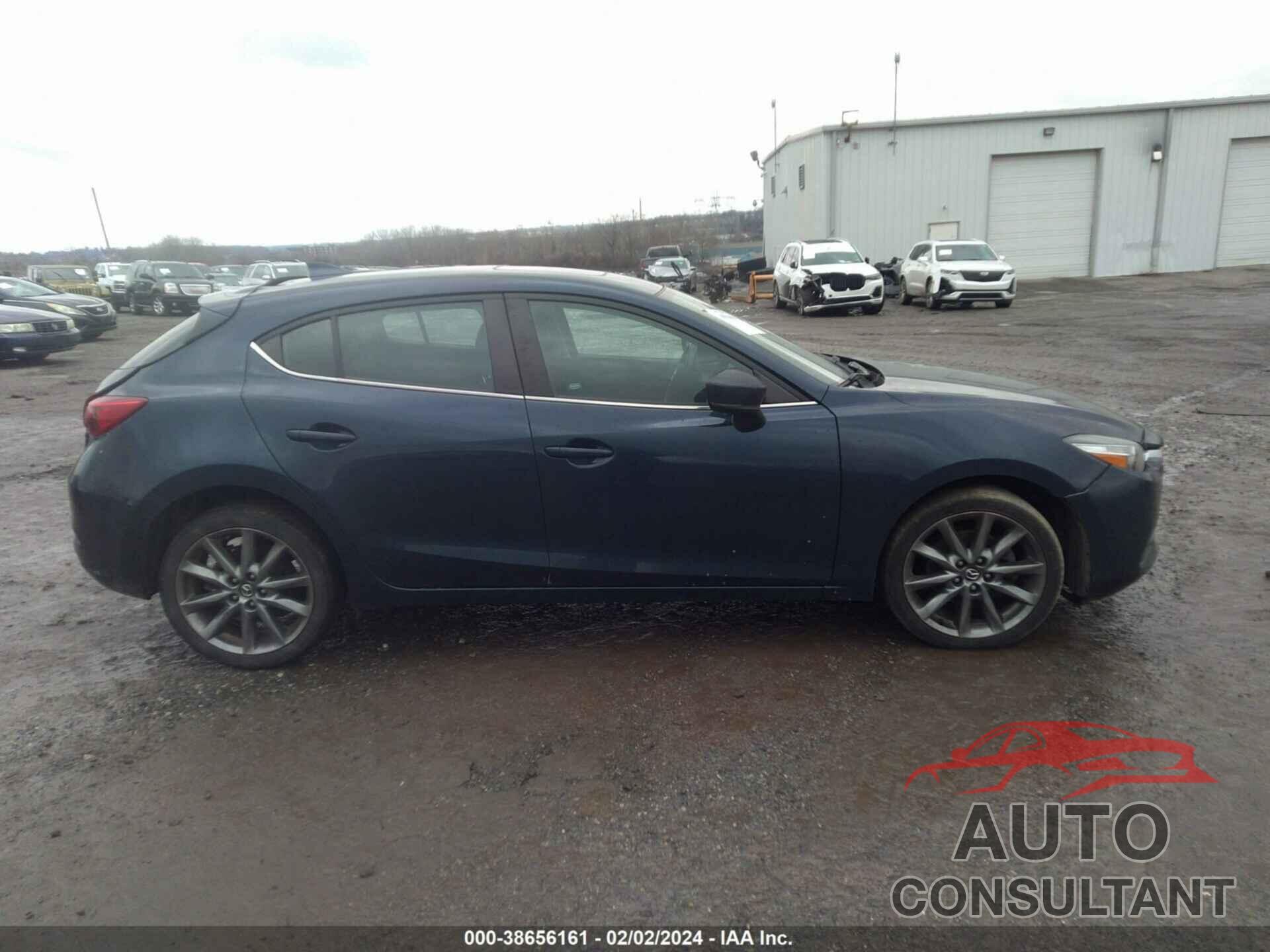 MAZDA MAZDA3 2018 - 3MZBN1L37JM187917