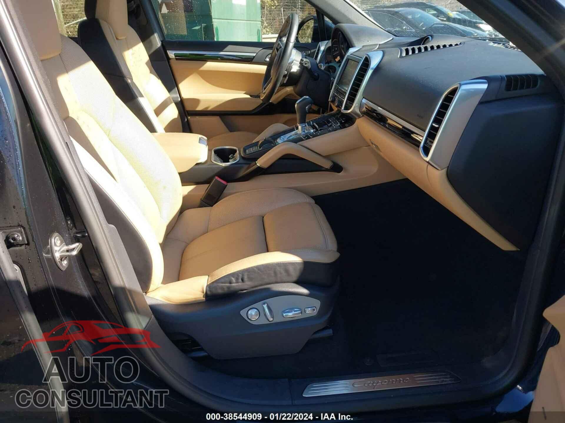 PORSCHE CAYENNE 2016 - WP1AA2A2XGKA13302