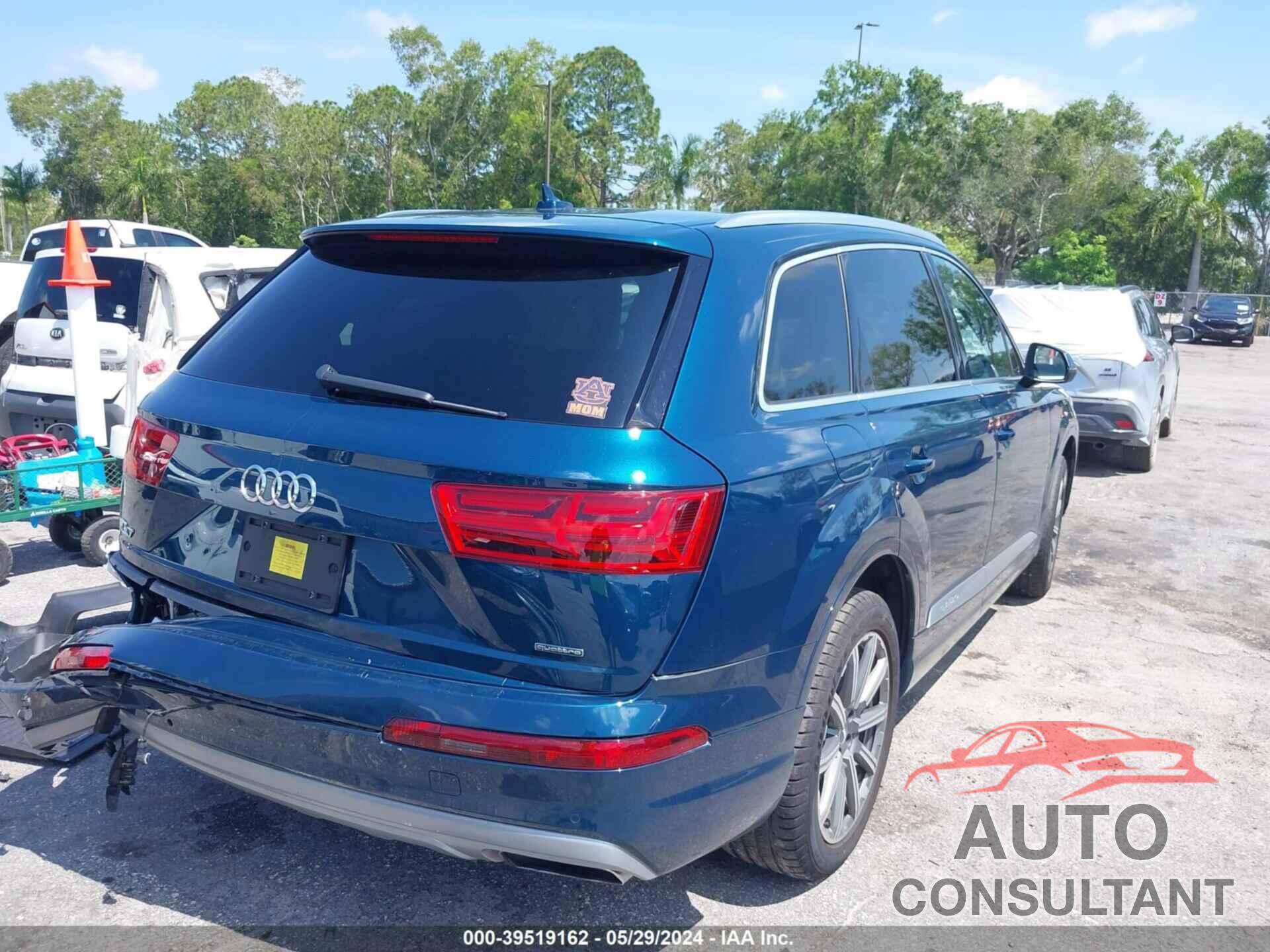 AUDI Q7 2018 - WA1LHAF7XJD022219