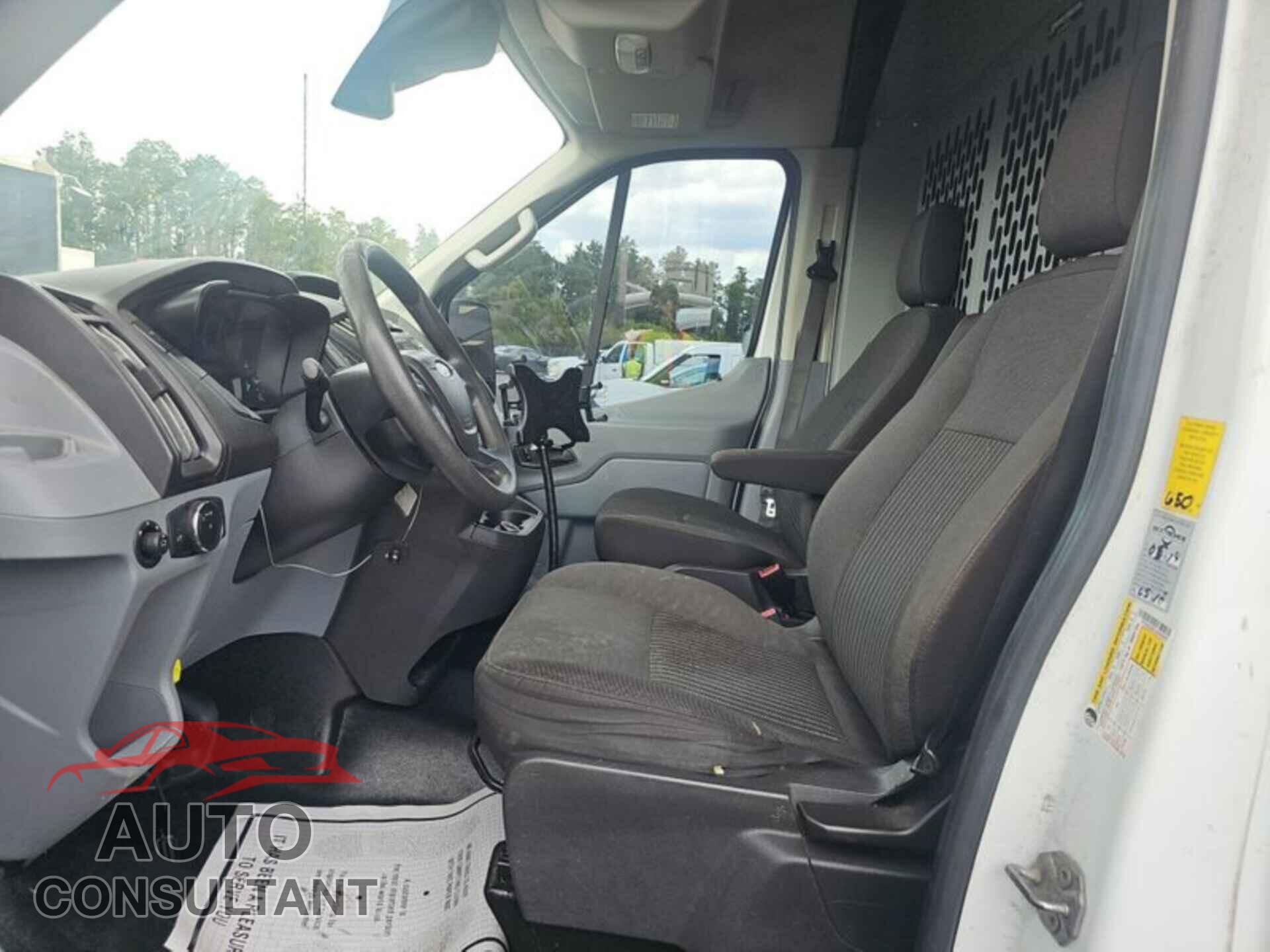 FORD TRANSIT 2018 - 1FTYR2CM2JKA09355