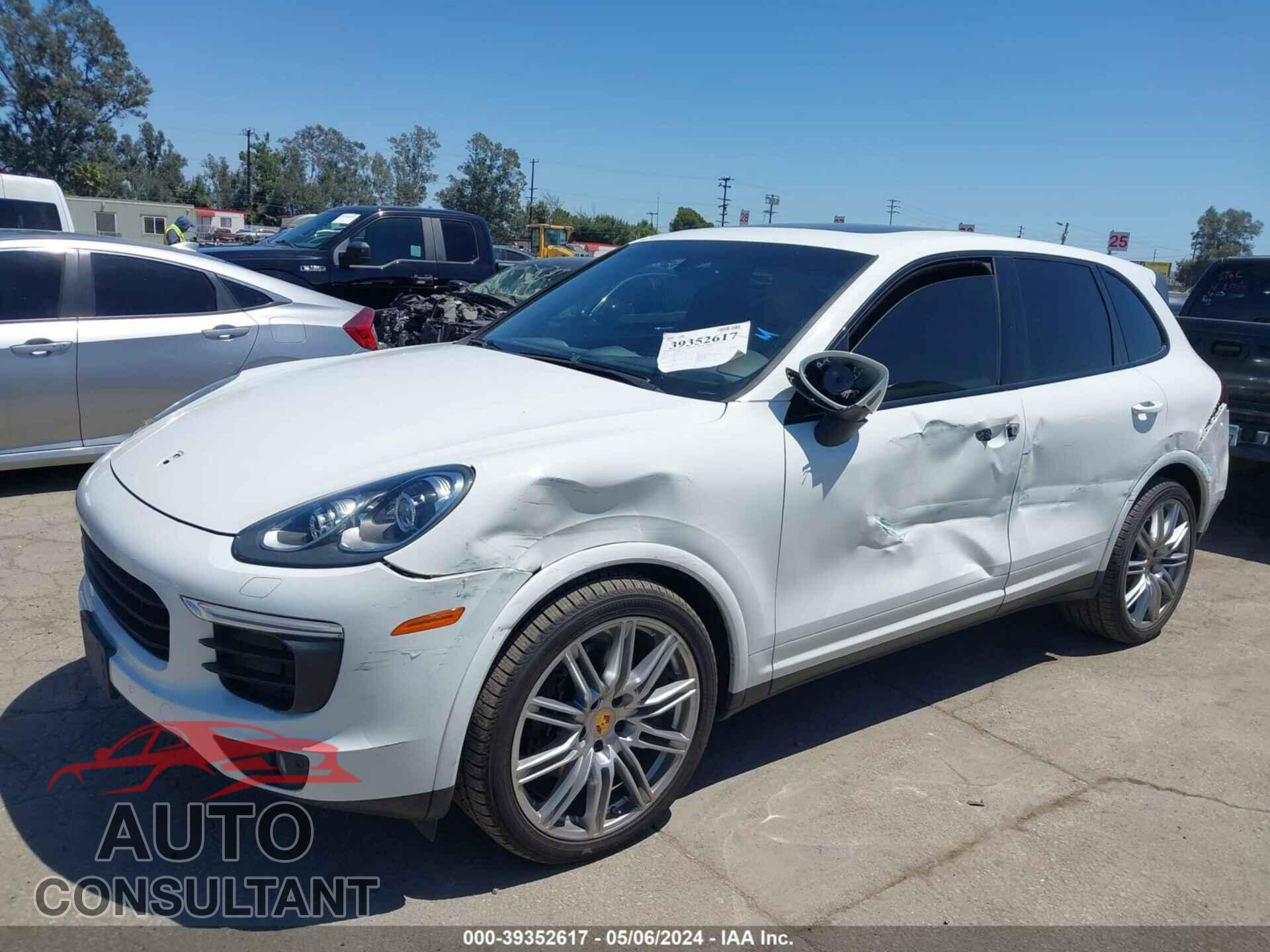 PORSCHE CAYENNE 2017 - WP1AA2A25HKA87924