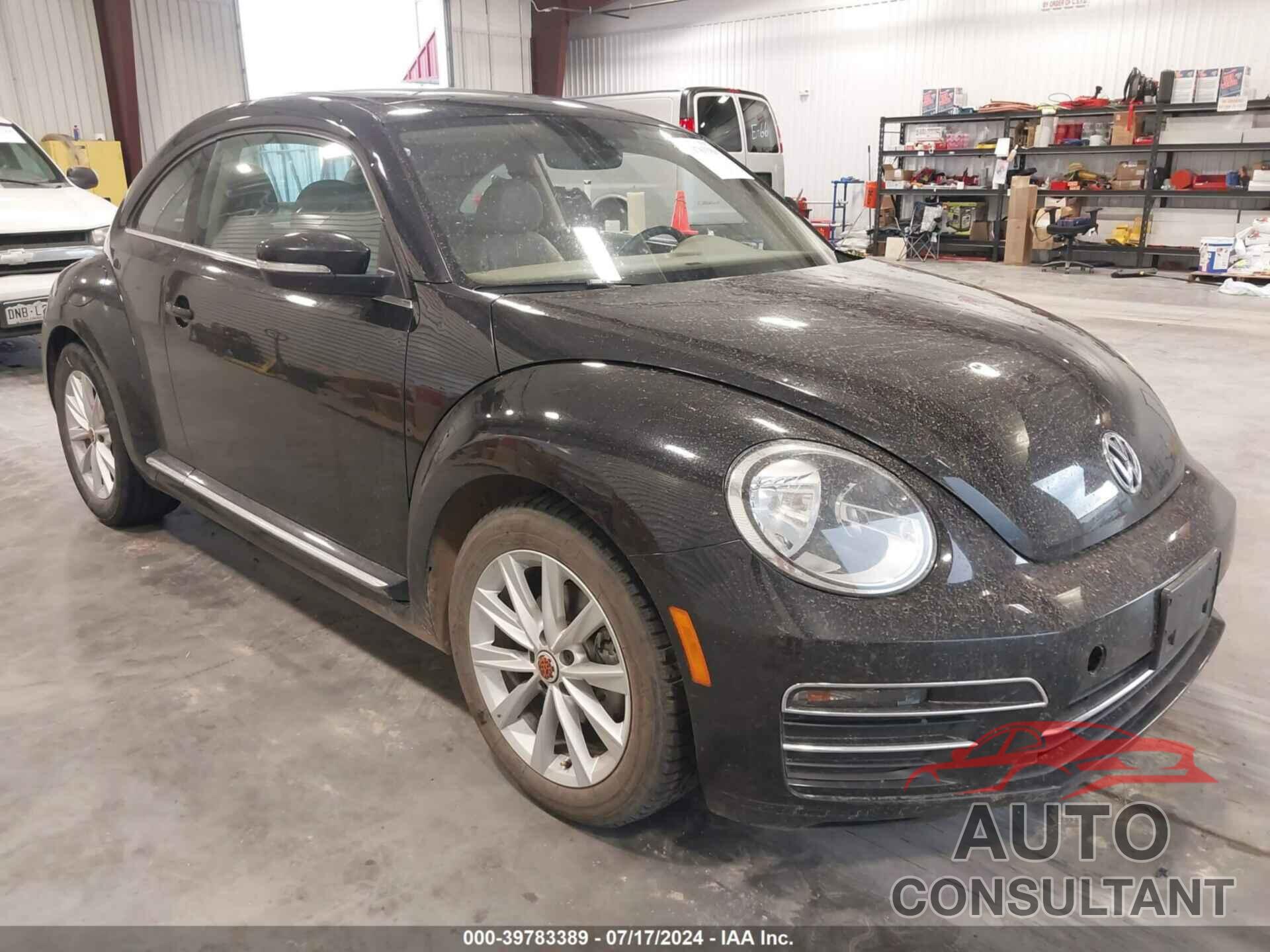 VOLKSWAGEN BEETLE 2018 - 3VWJD7AT2JM703461