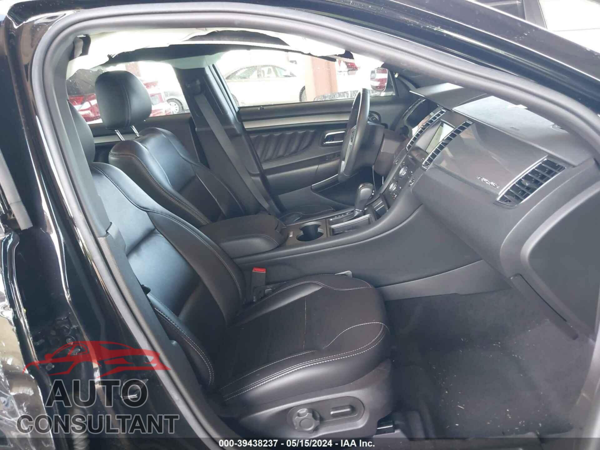 FORD TAURUS 2018 - 1FAHP2E85JG123039