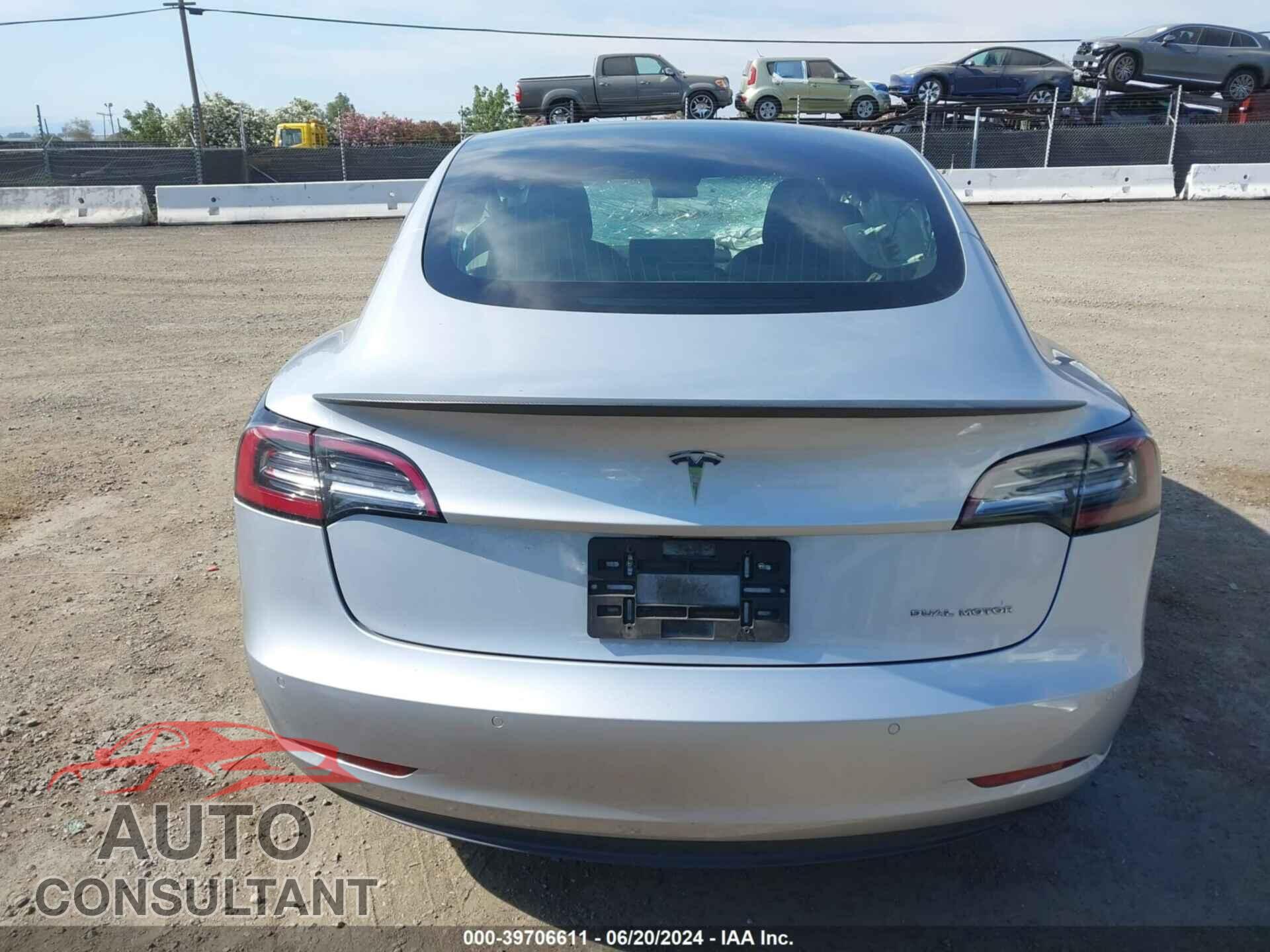 TESLA MODEL 3 2018 - 5YJ3E1EB7JF069351