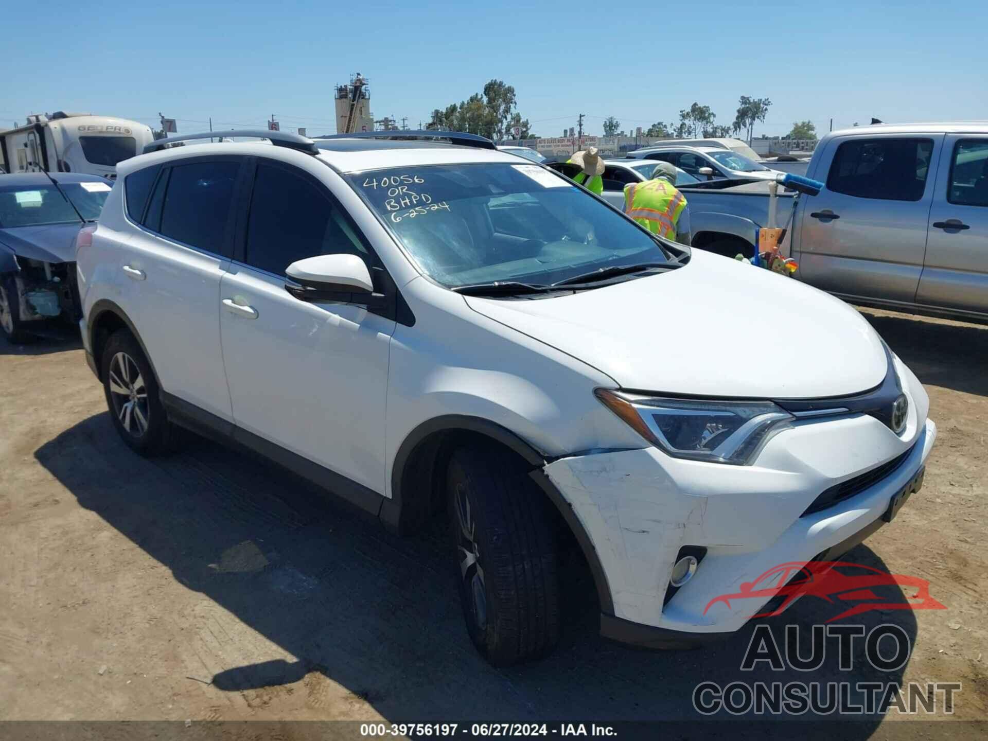 TOYOTA RAV4 2017 - JTMWFREV6HD098442