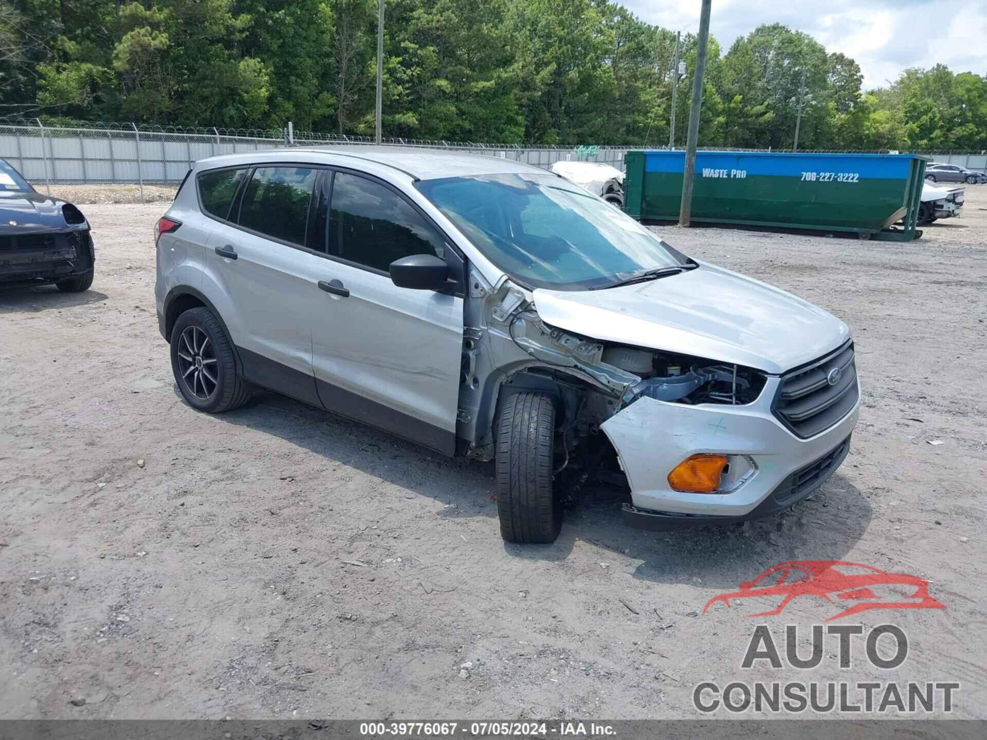 FORD ESCAPE 2017 - 1FMCU0F74HUC18416