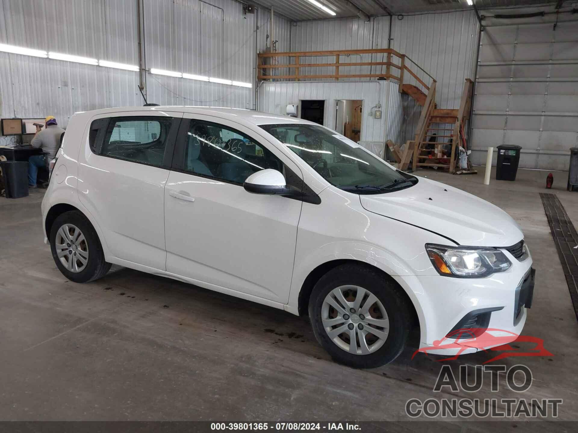 CHEVROLET SONIC 2017 - 1G1JG6SH5H4134165