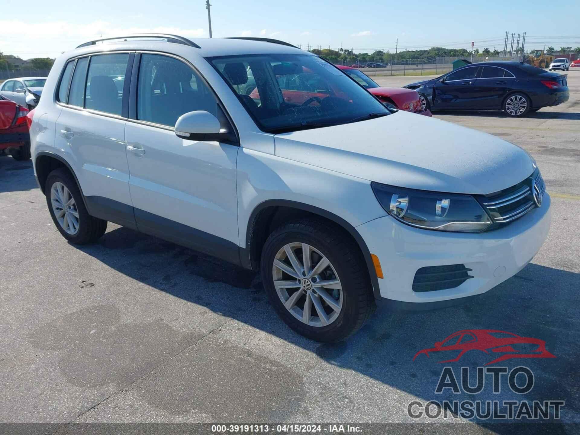 VOLKSWAGEN TIGUAN 2017 - WVGAV7AX1HK047883