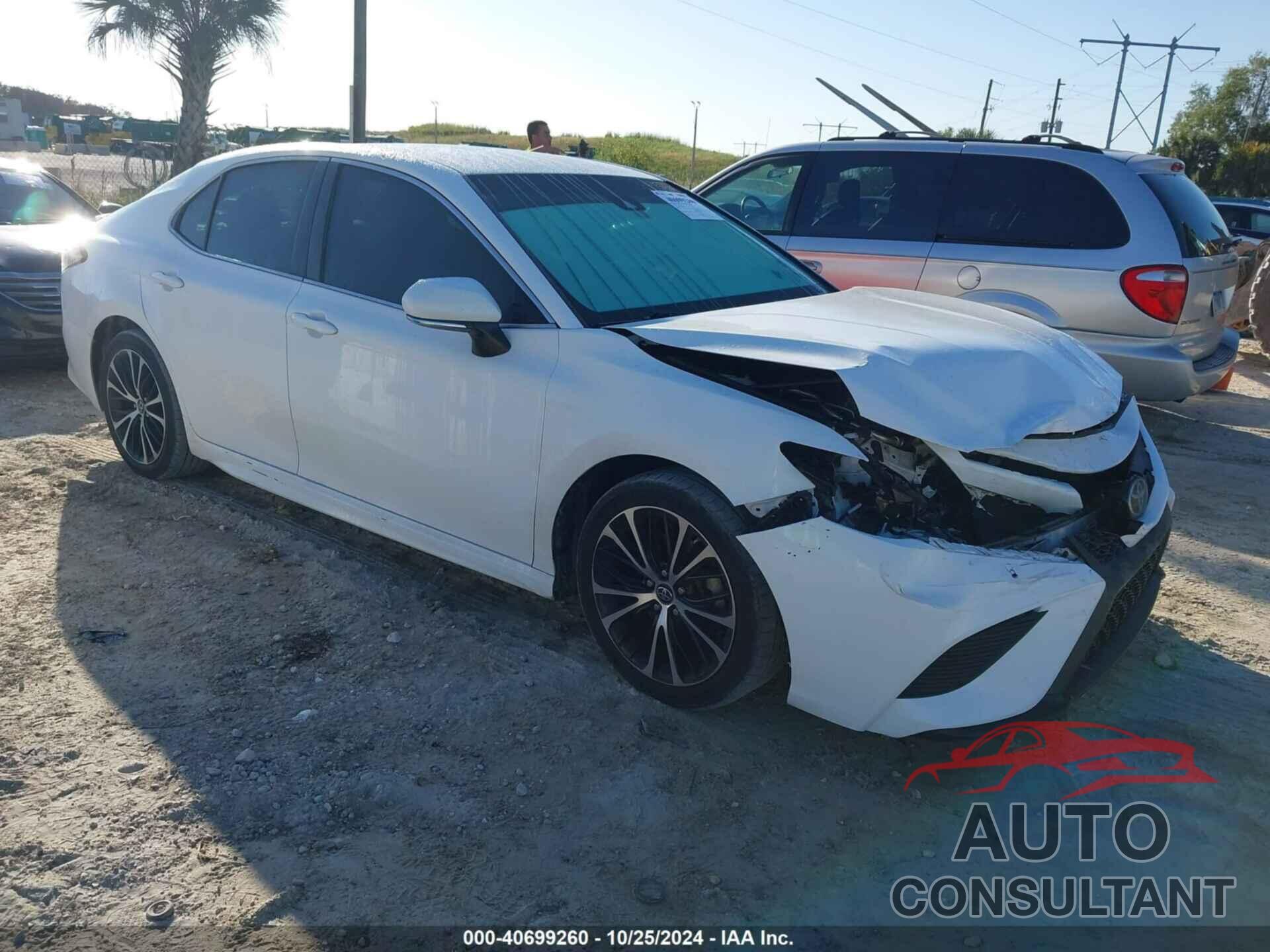 TOYOTA CAMRY 2018 - 4T1B11HK0JU048704
