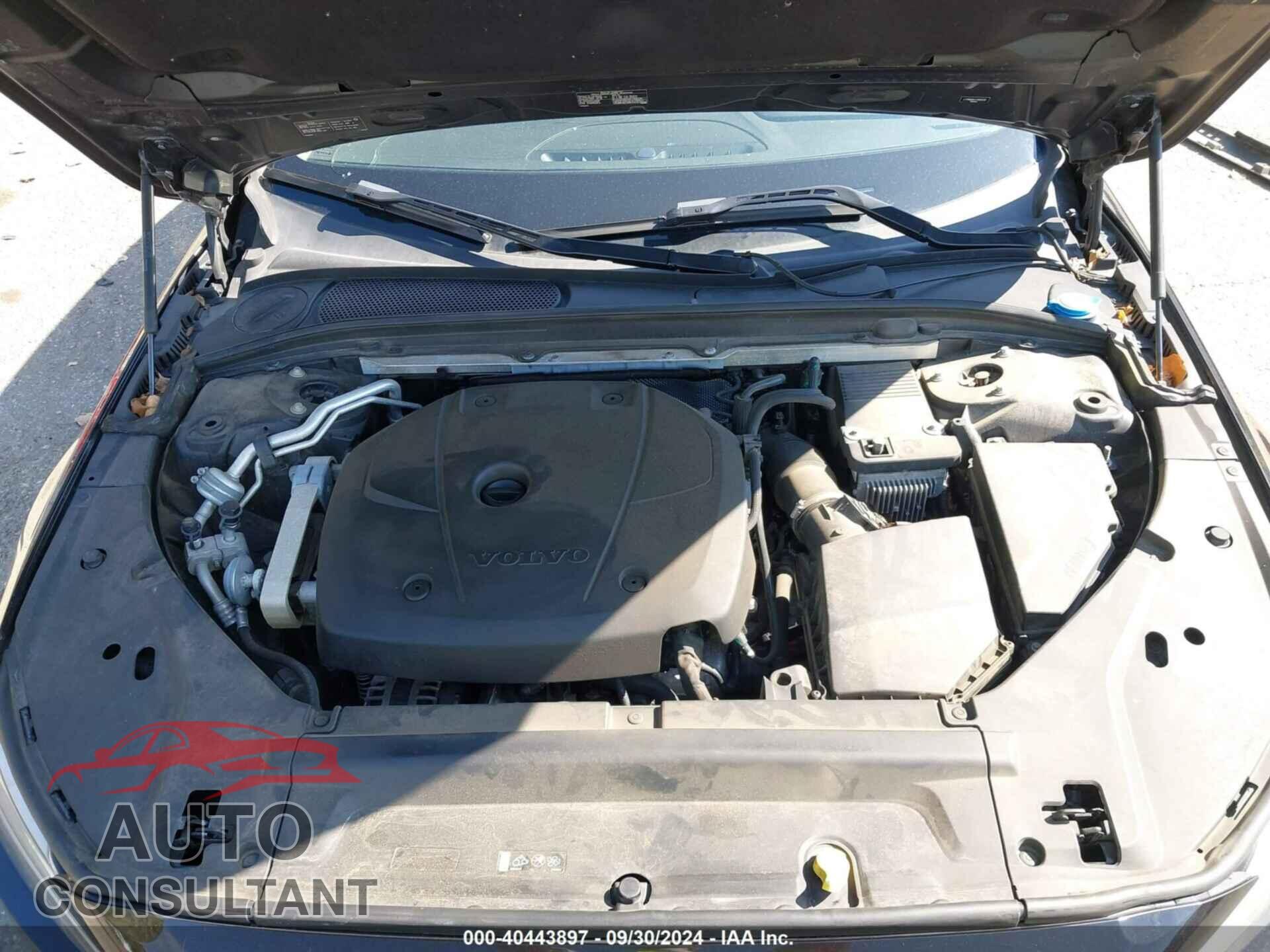 VOLVO S90 2018 - LVY982MK7JP025230