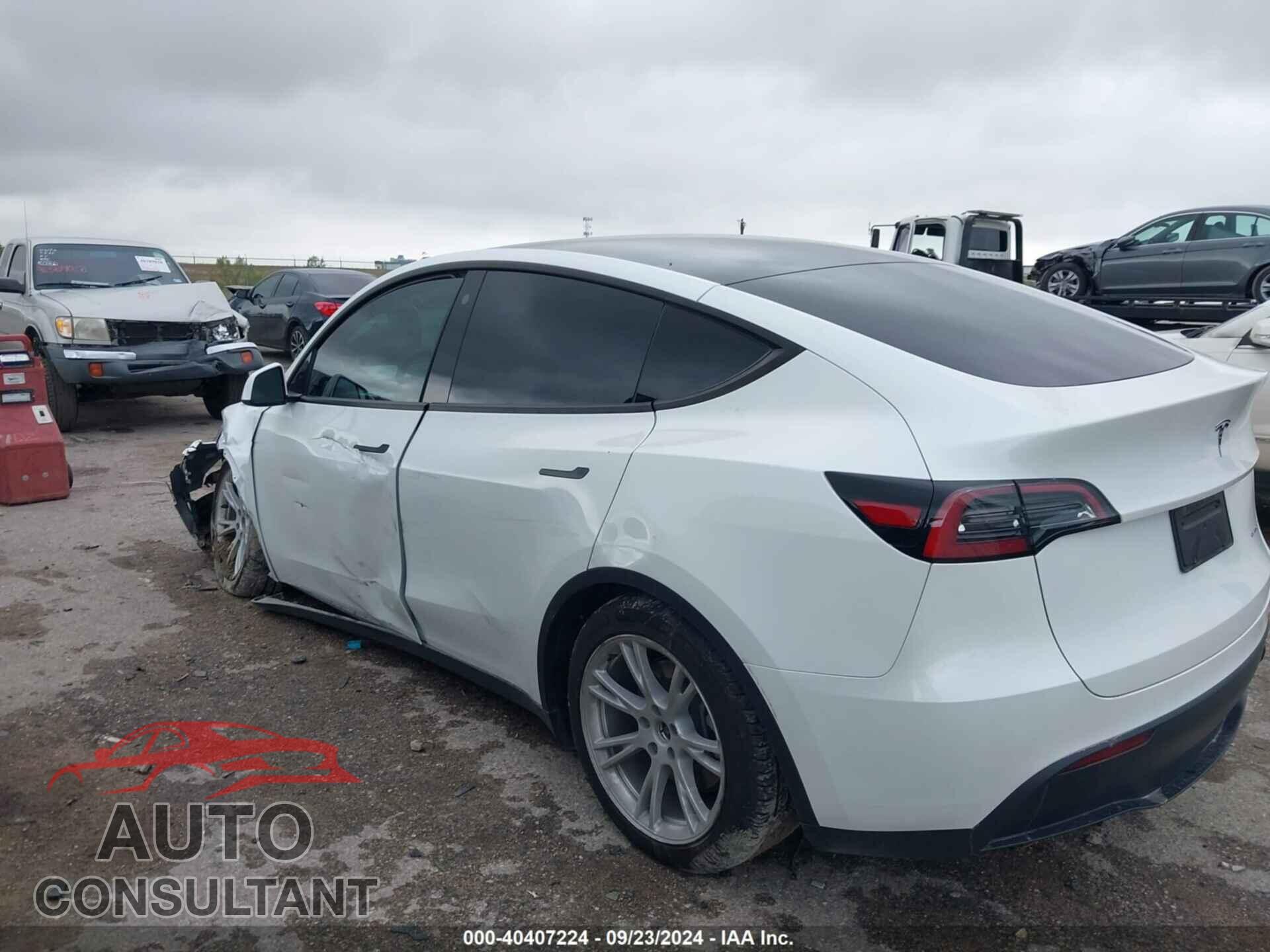 TESLA MODEL Y 2023 - 7SAYGAEEXPF660828