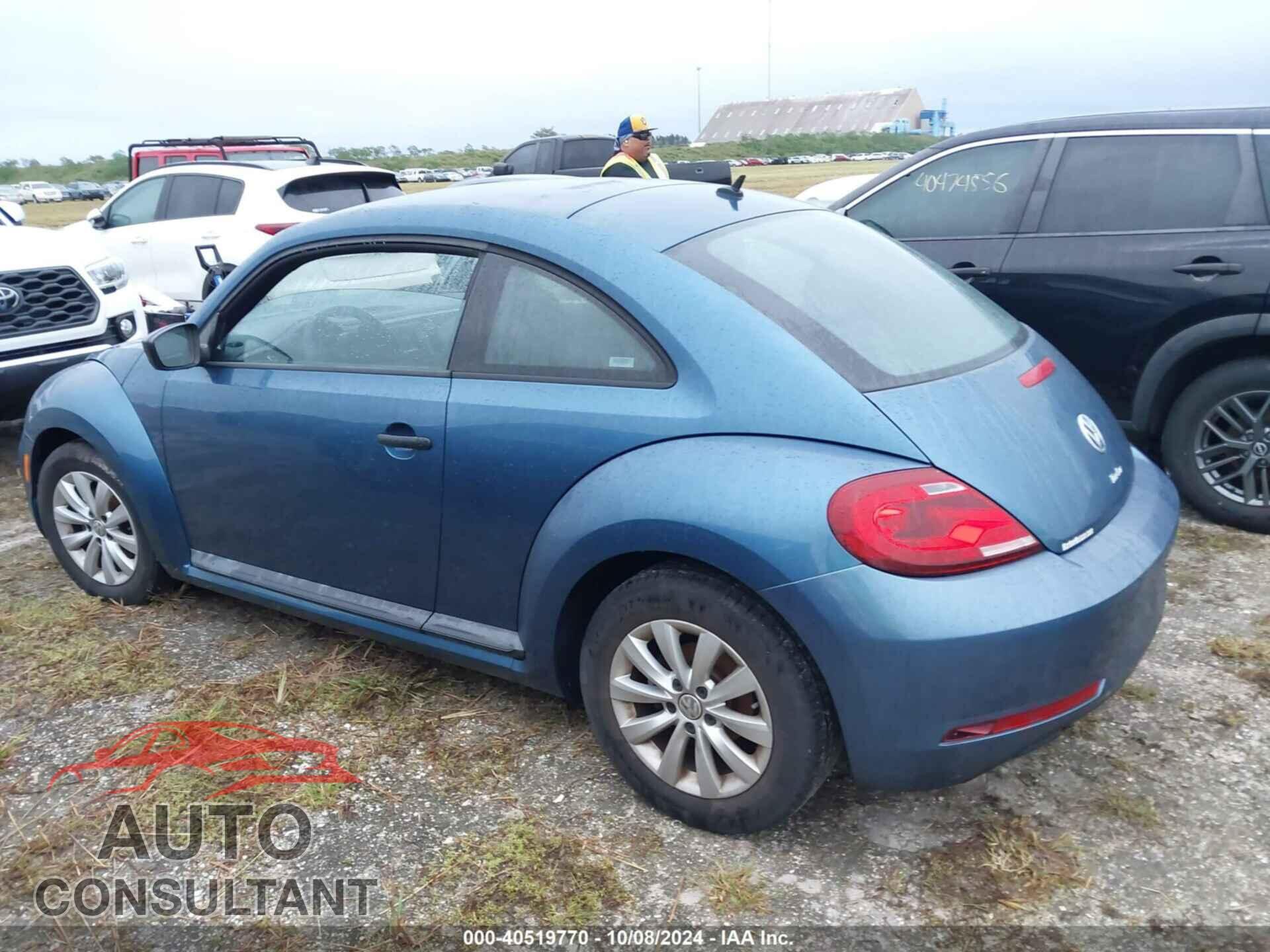 VOLKSWAGEN BEETLE 2017 - 3VWF17AT1HM627823