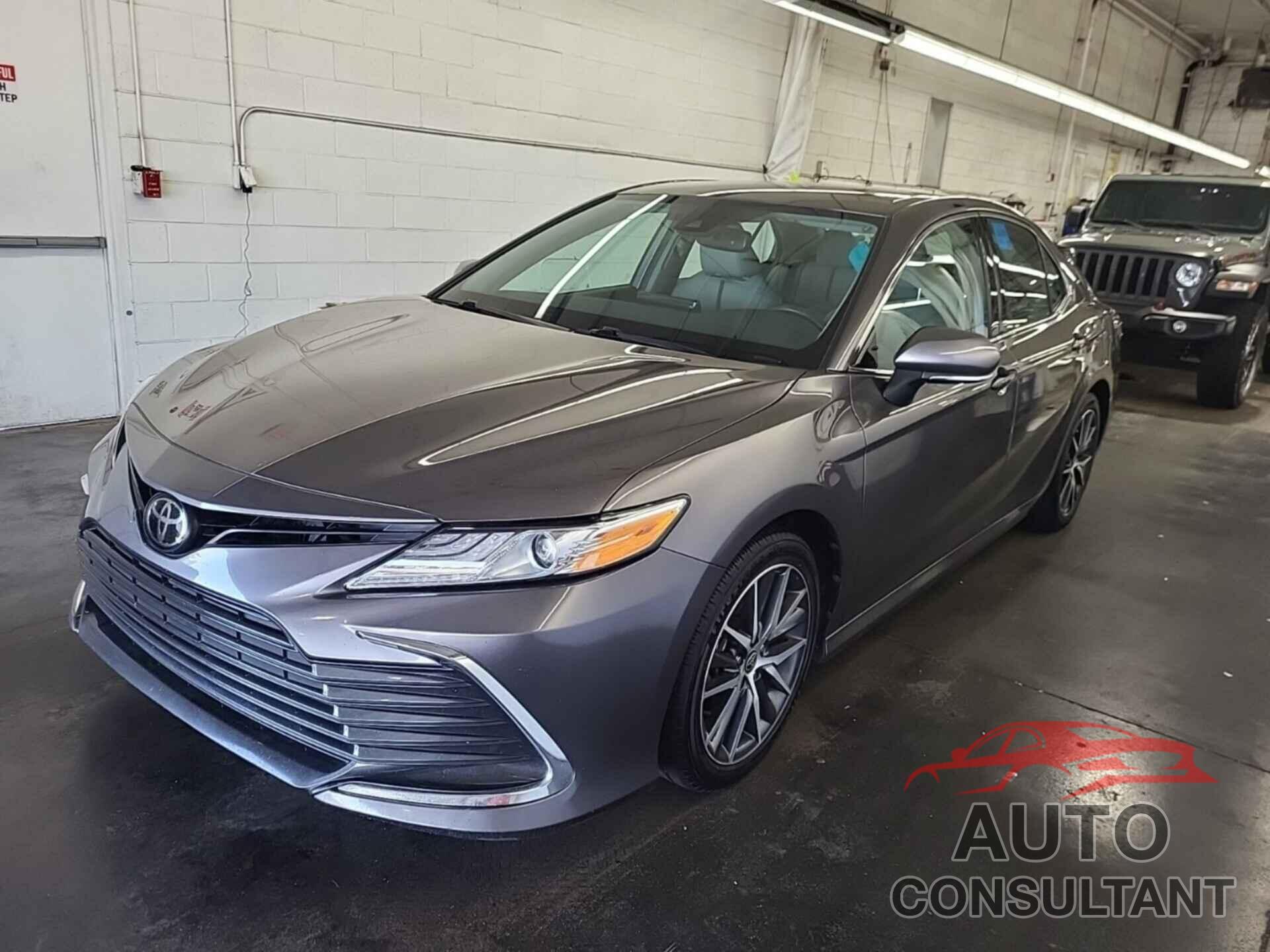 TOYOTA CAMRY 2021 - 4T1F11AK7MU439302