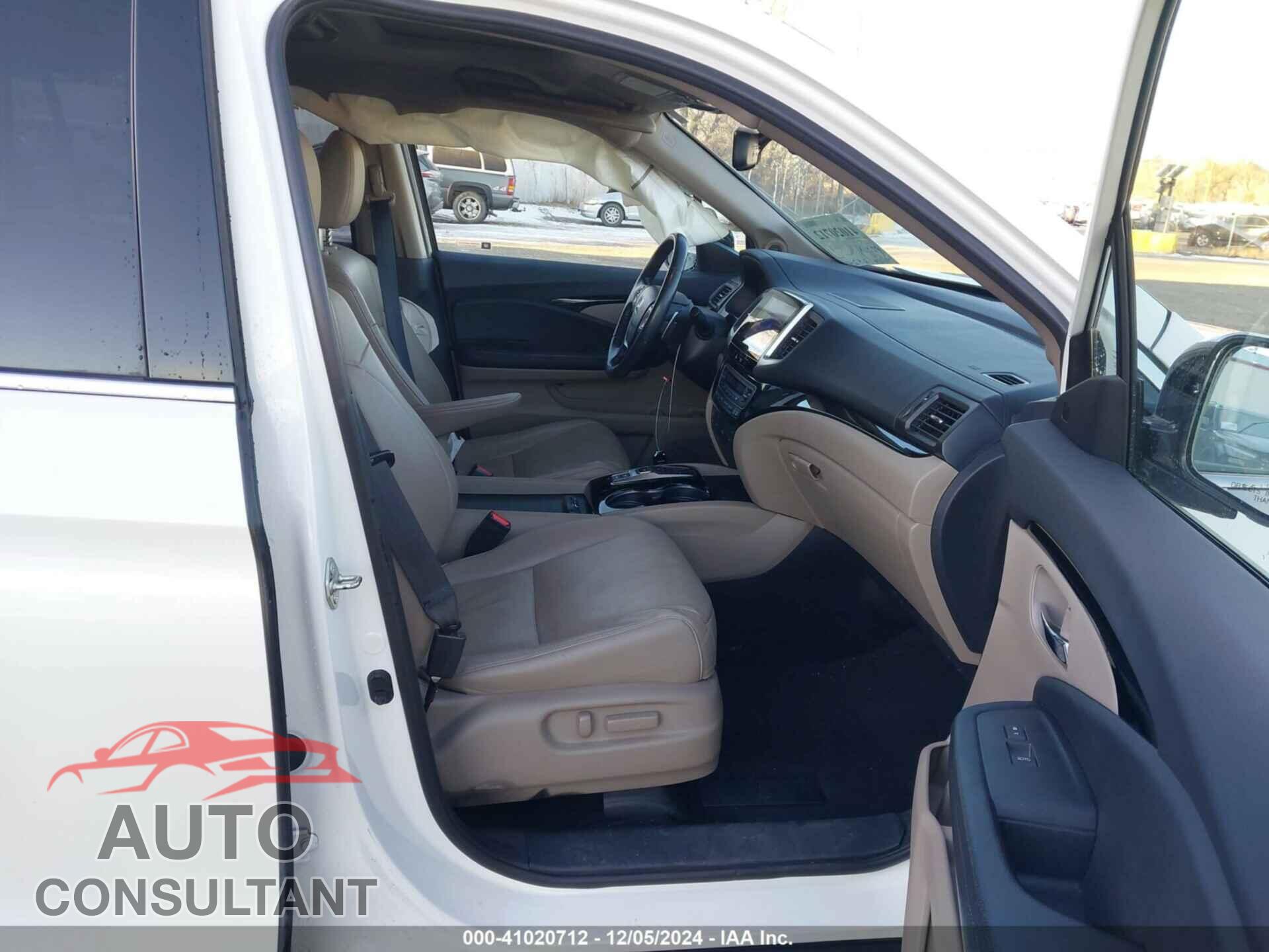 HONDA PILOT 2017 - 5FNYF6H00HB009173