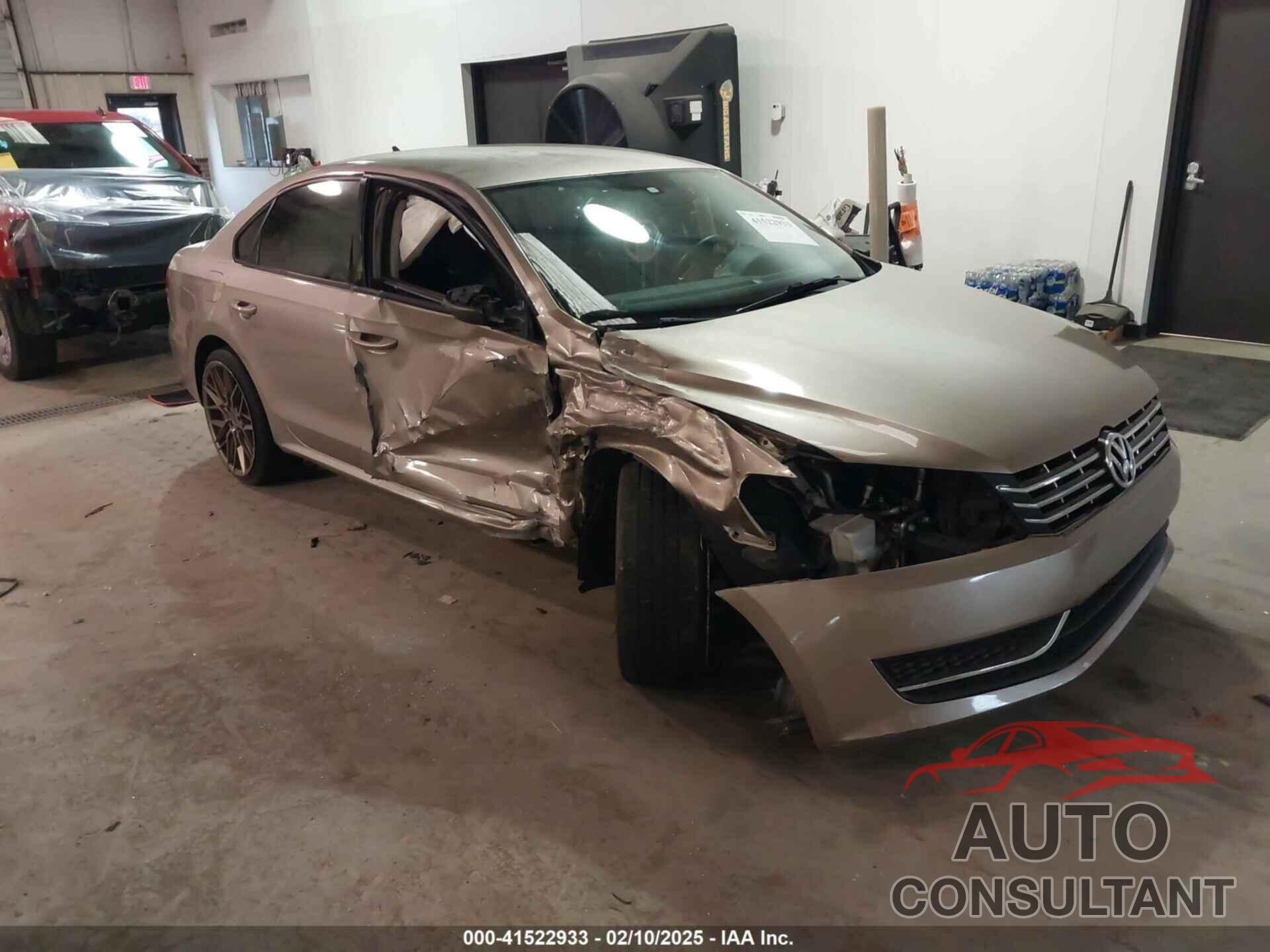 VOLKSWAGEN PASSAT 2015 - 1VWAT7A34FC096247