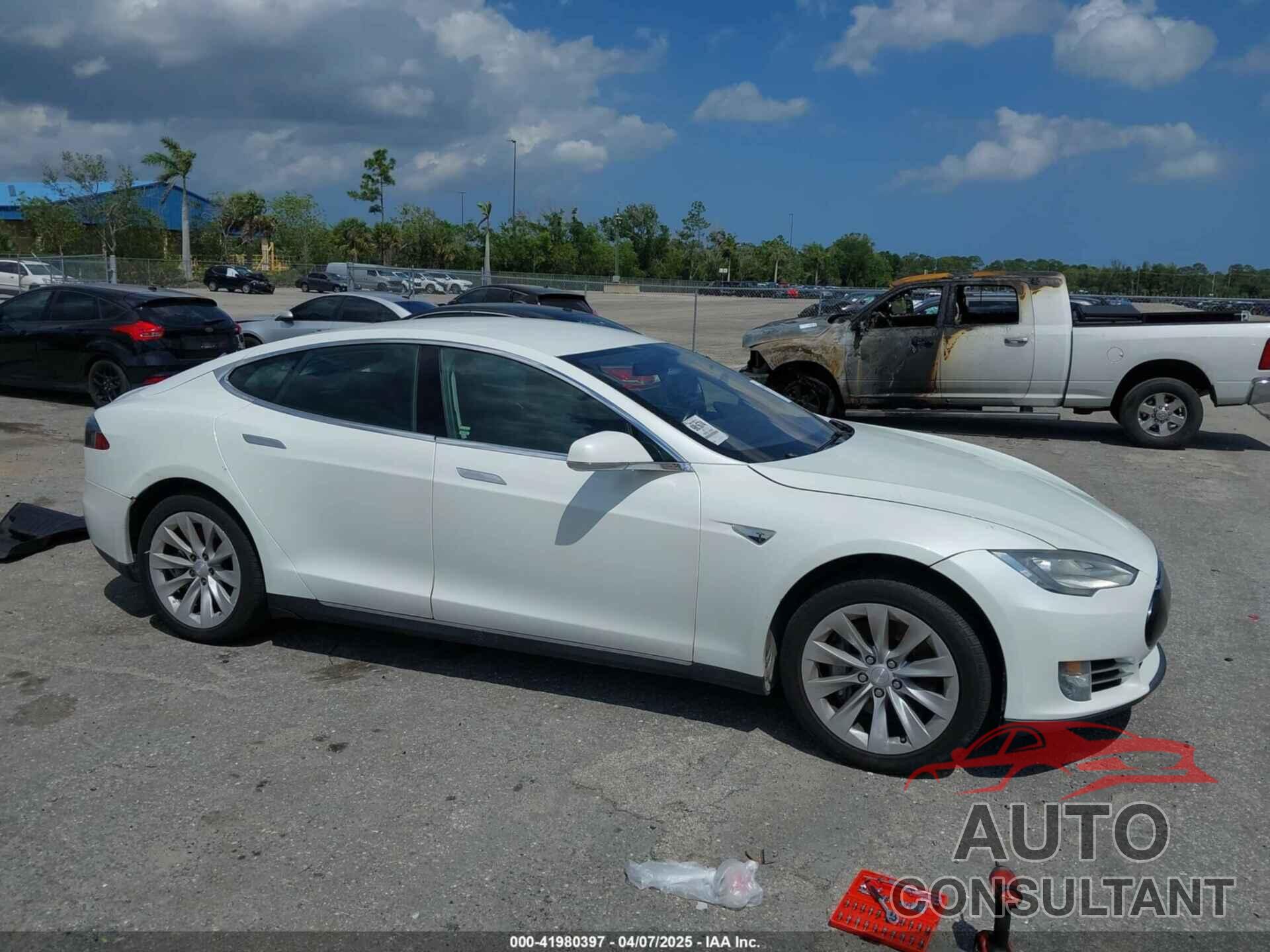 TESLA MODEL S 2013 - 5YJSA1CG5DFP03928