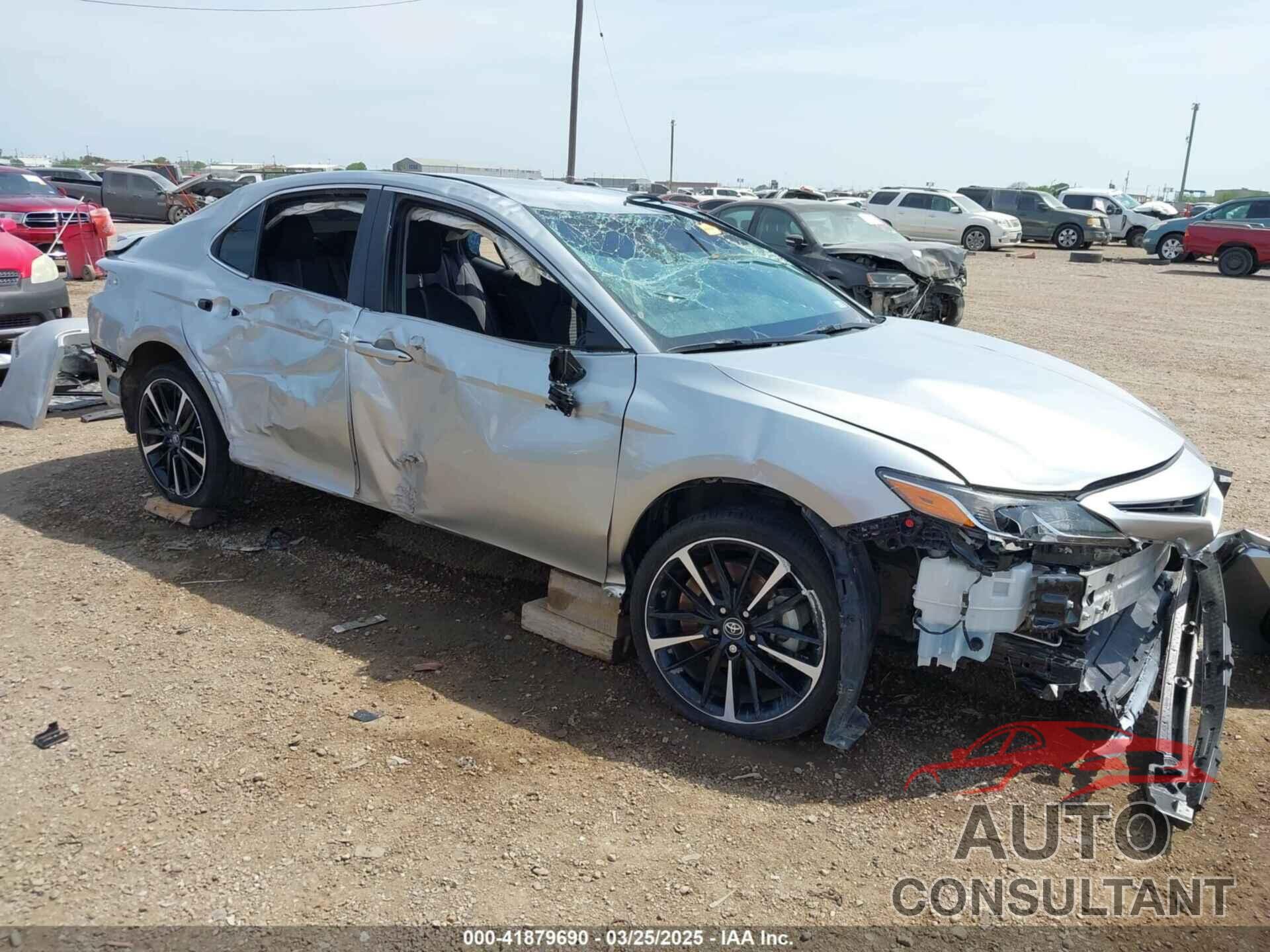 TOYOTA CAMRY 2018 - 4T1B11HK0JU509545