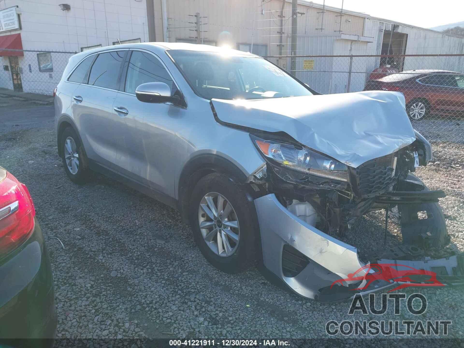 KIA SORENTO 2019 - 5XYPG4A54KG494565