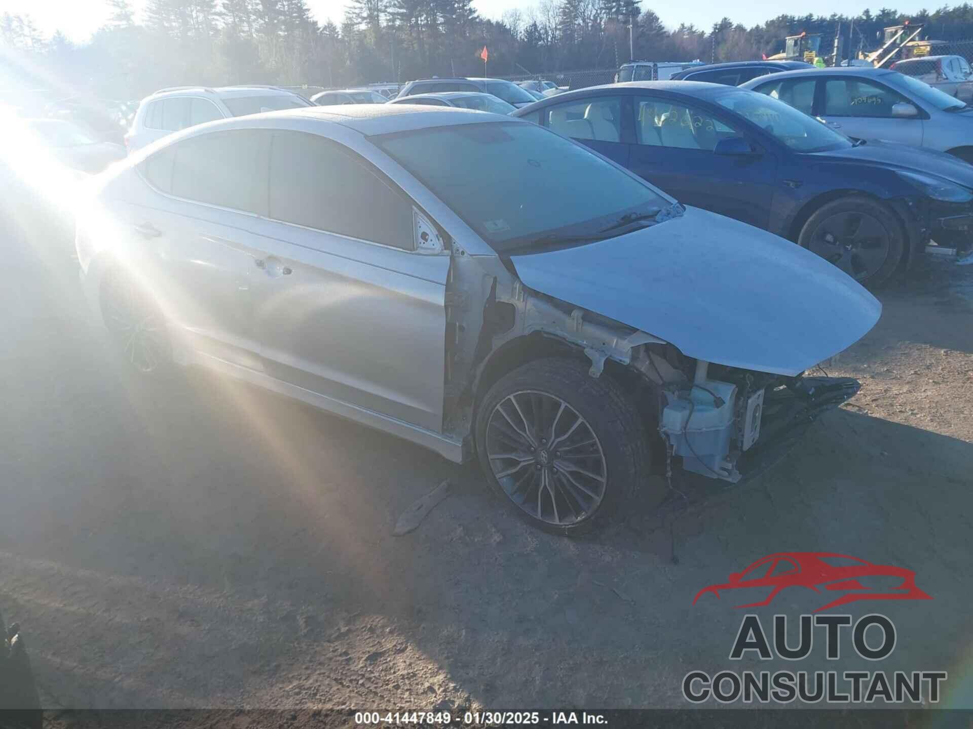 HYUNDAI ELANTRA 2018 - KMHD04LB1JU524771