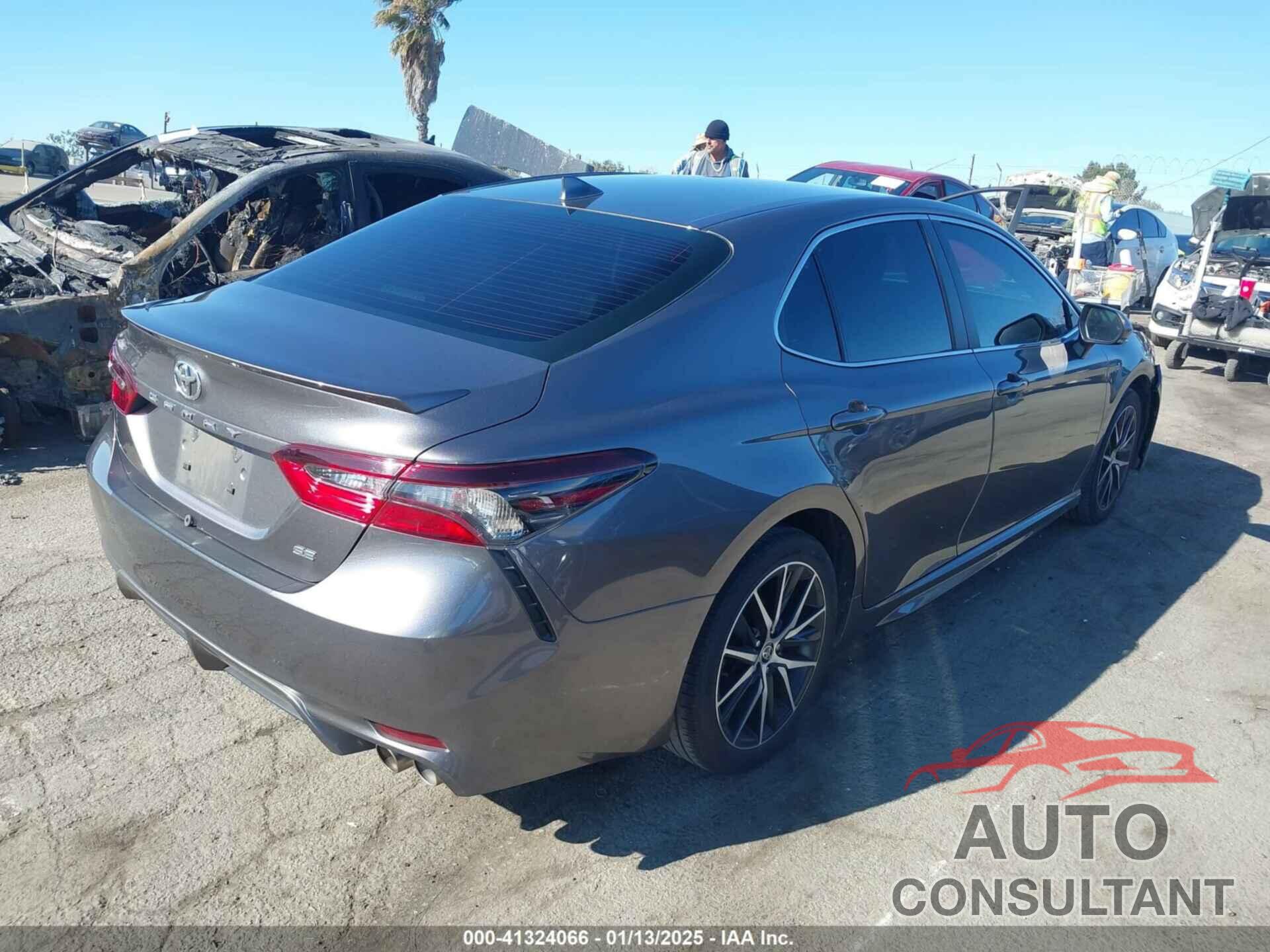 TOYOTA CAMRY 2022 - 4T1T11AK9NU709831