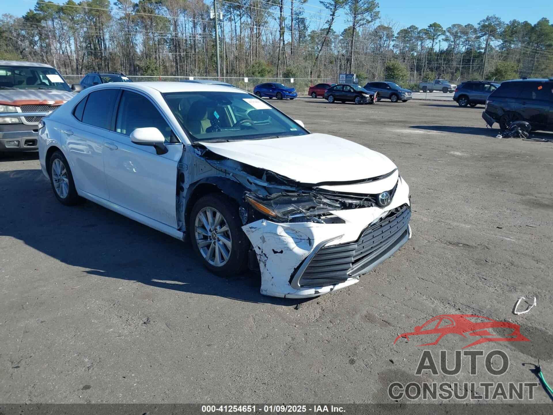 TOYOTA CAMRY 2021 - 4T1C11AK4MU590617