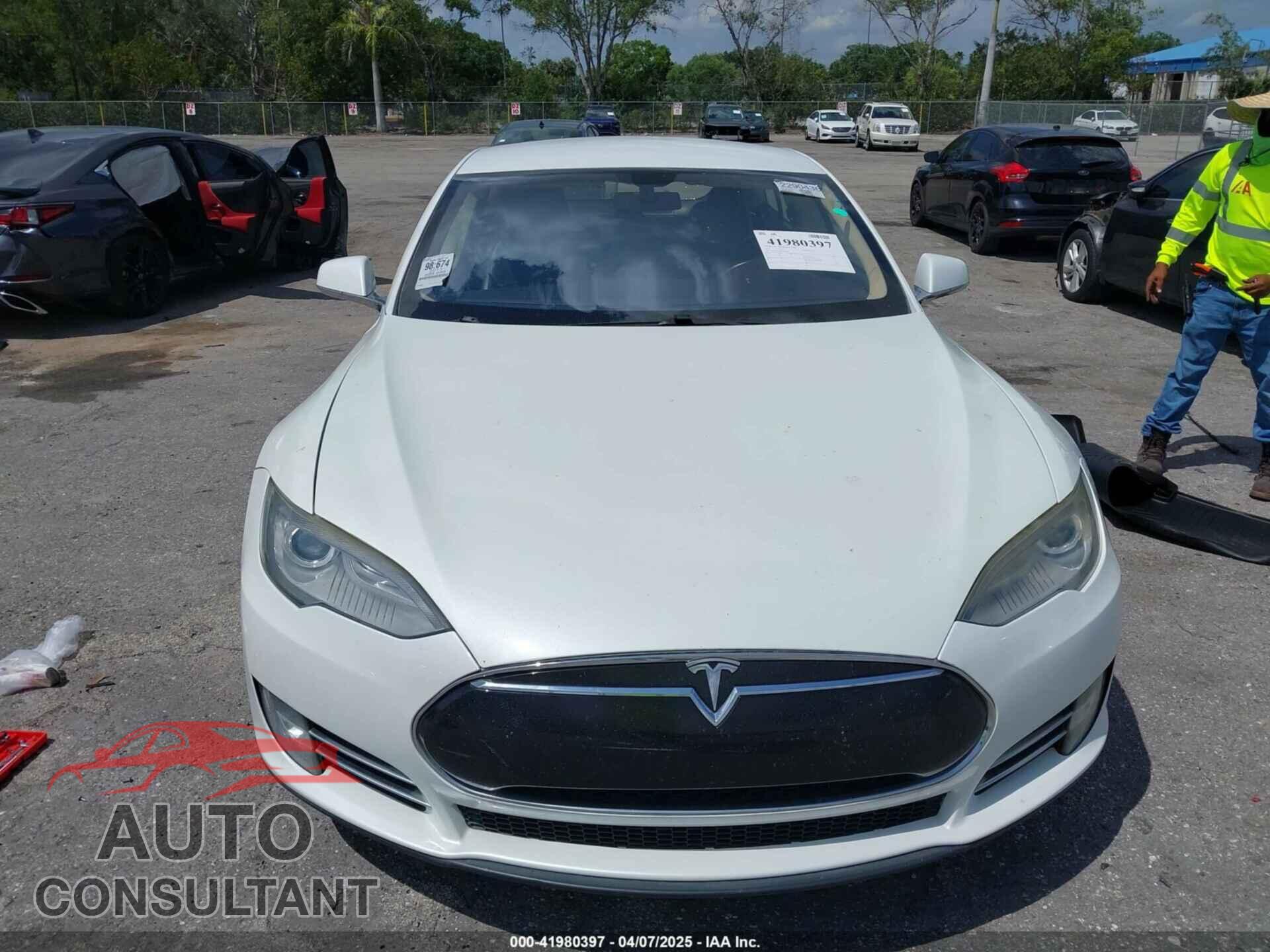 TESLA MODEL S 2013 - 5YJSA1CG5DFP03928