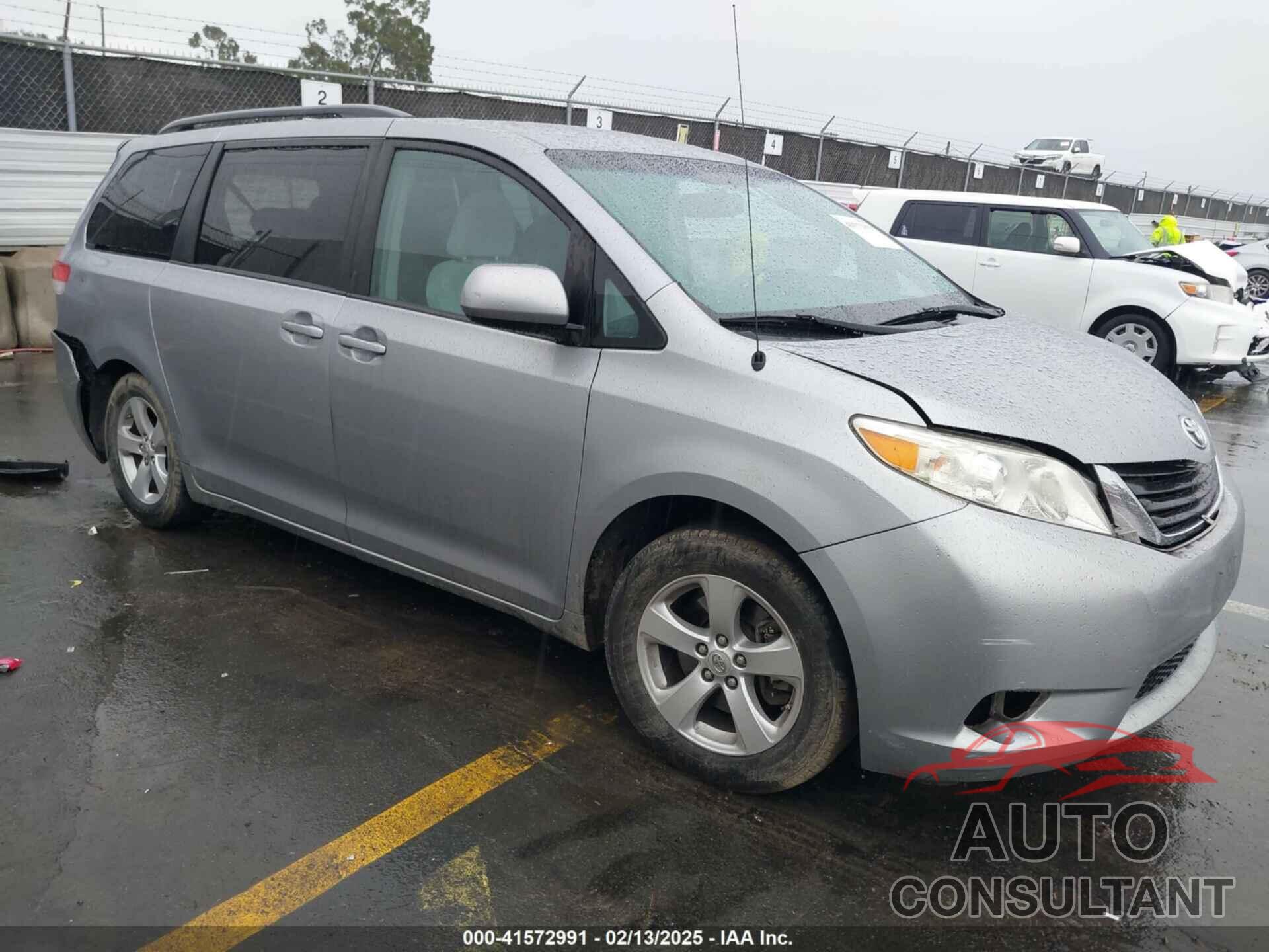 TOYOTA SIENNA 2011 - 5TDKK3DC4BS101194