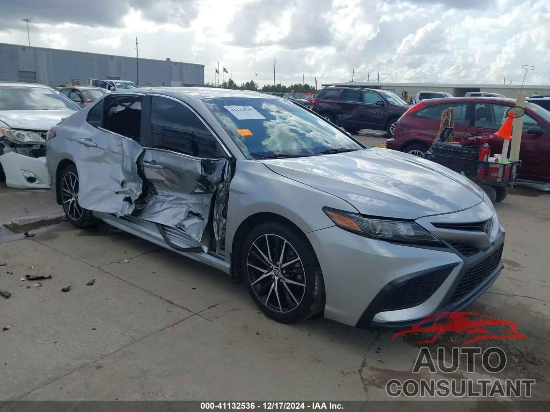 TOYOTA CAMRY 2021 - 4T1G11AK1MU542834