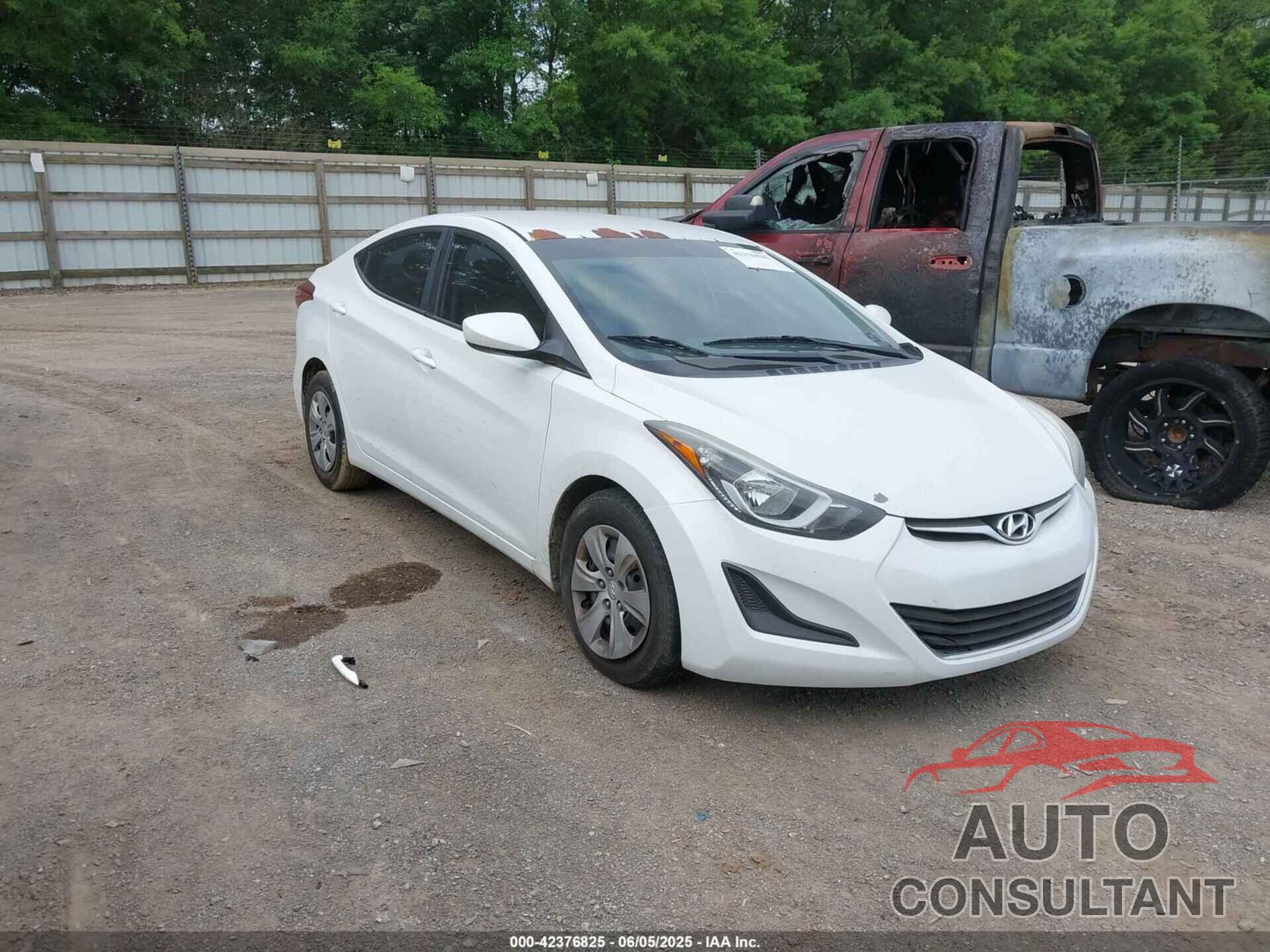 HYUNDAI ELANTRA 2016 - 5NPDH4AE4GH765866