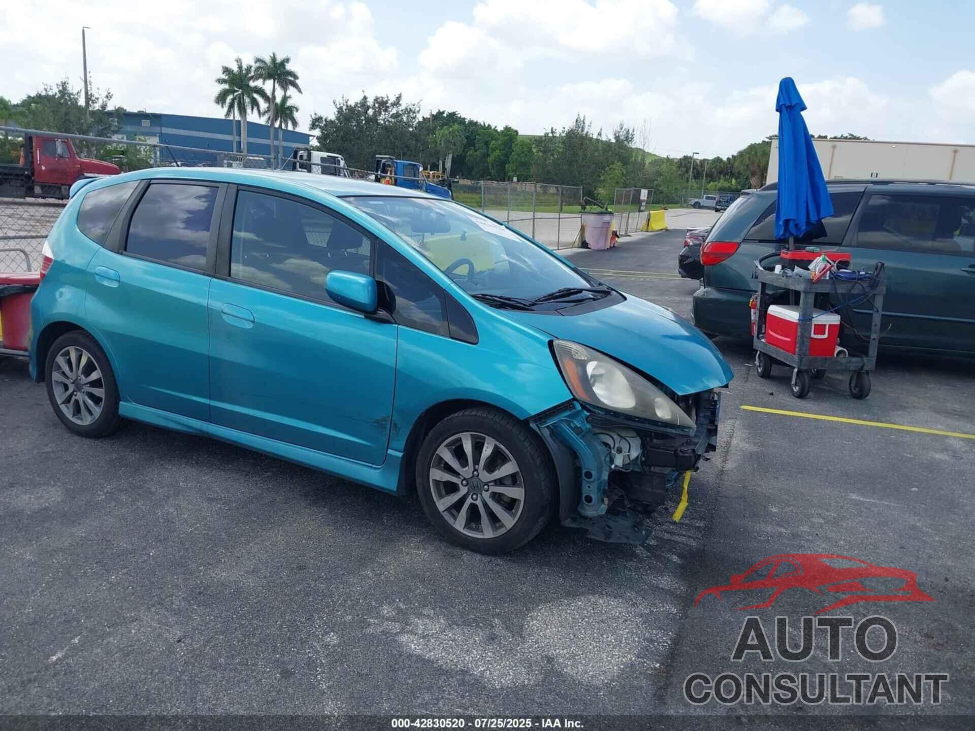 HONDA FIT 2013 - JHMGE8H57DC033305