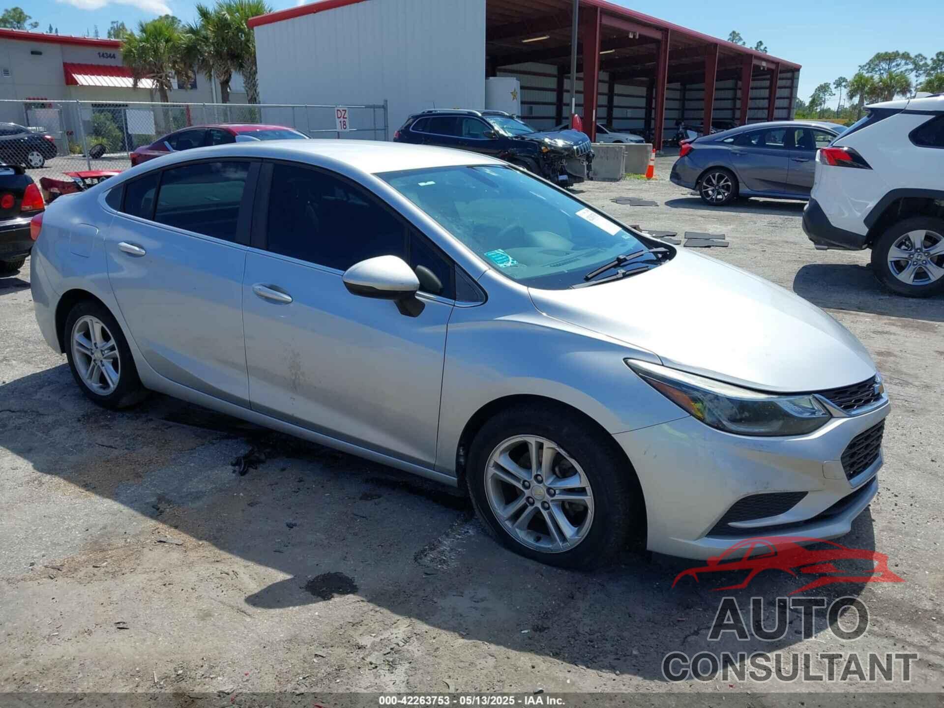 CHEVROLET CRUZE 2018 - 1G1BE5SM1J7166701