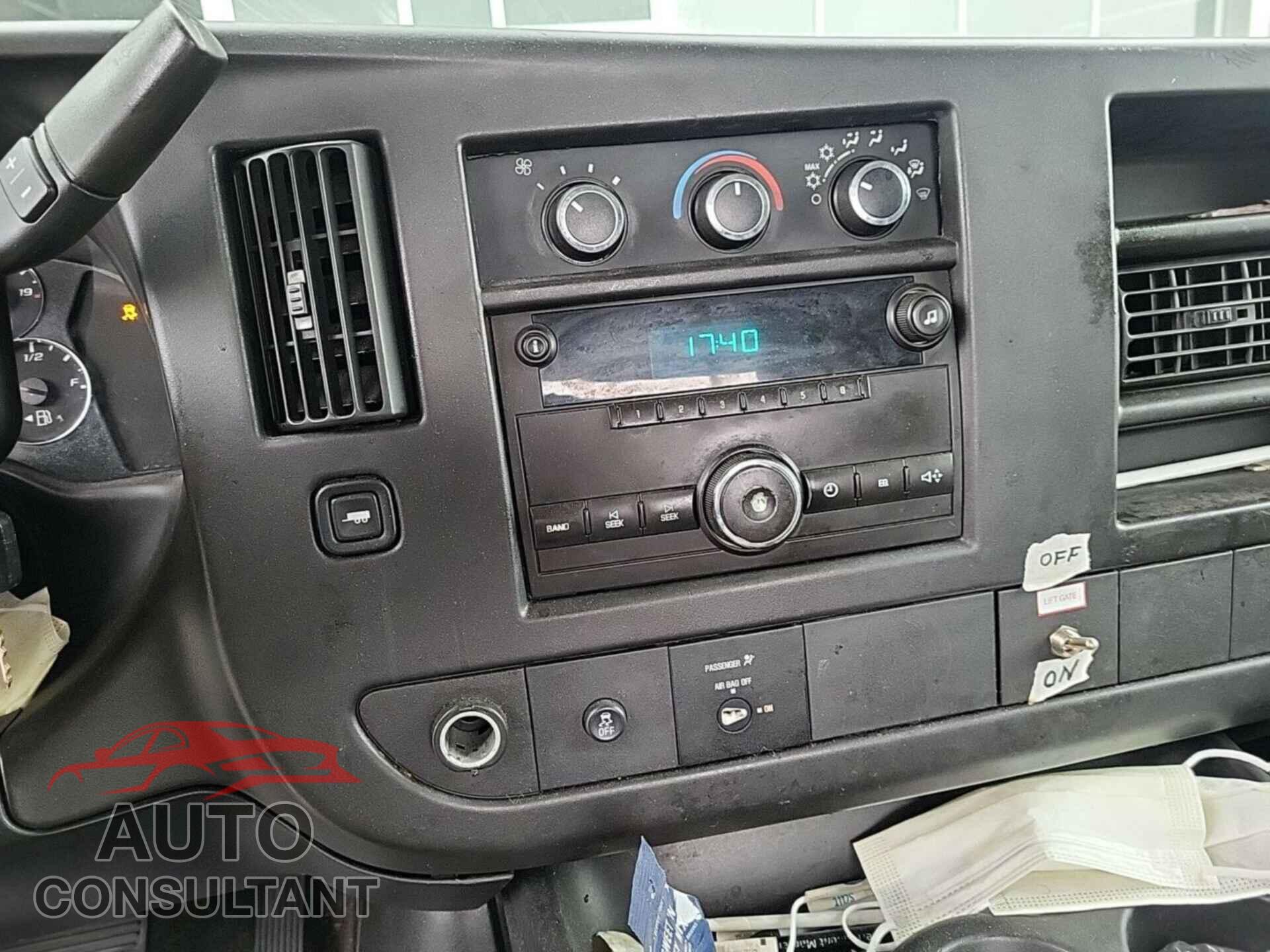 CHEVROLET EXPRESS G3500 2013 - 1GB0G2CA8D1172468