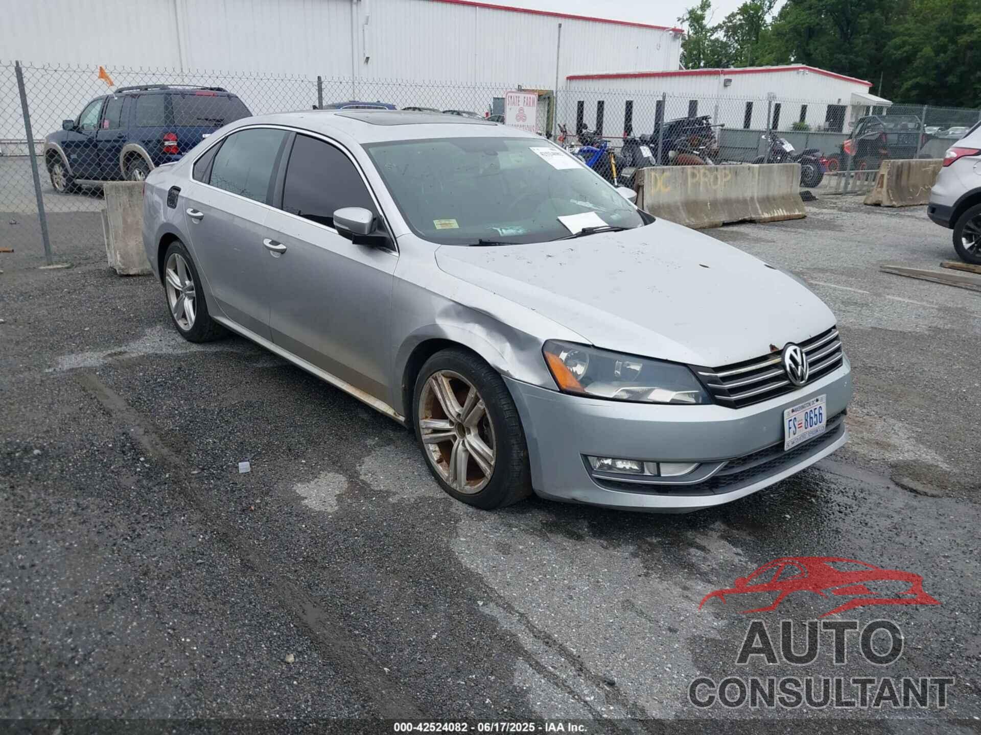 VOLKSWAGEN PASSAT 2012 - 1VWBM7A38CC109272