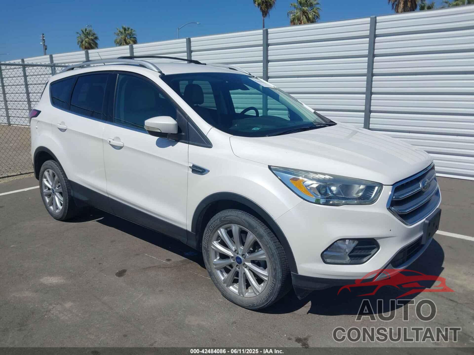 FORD ESCAPE 2017 - 1FMCU9J93HUC51422