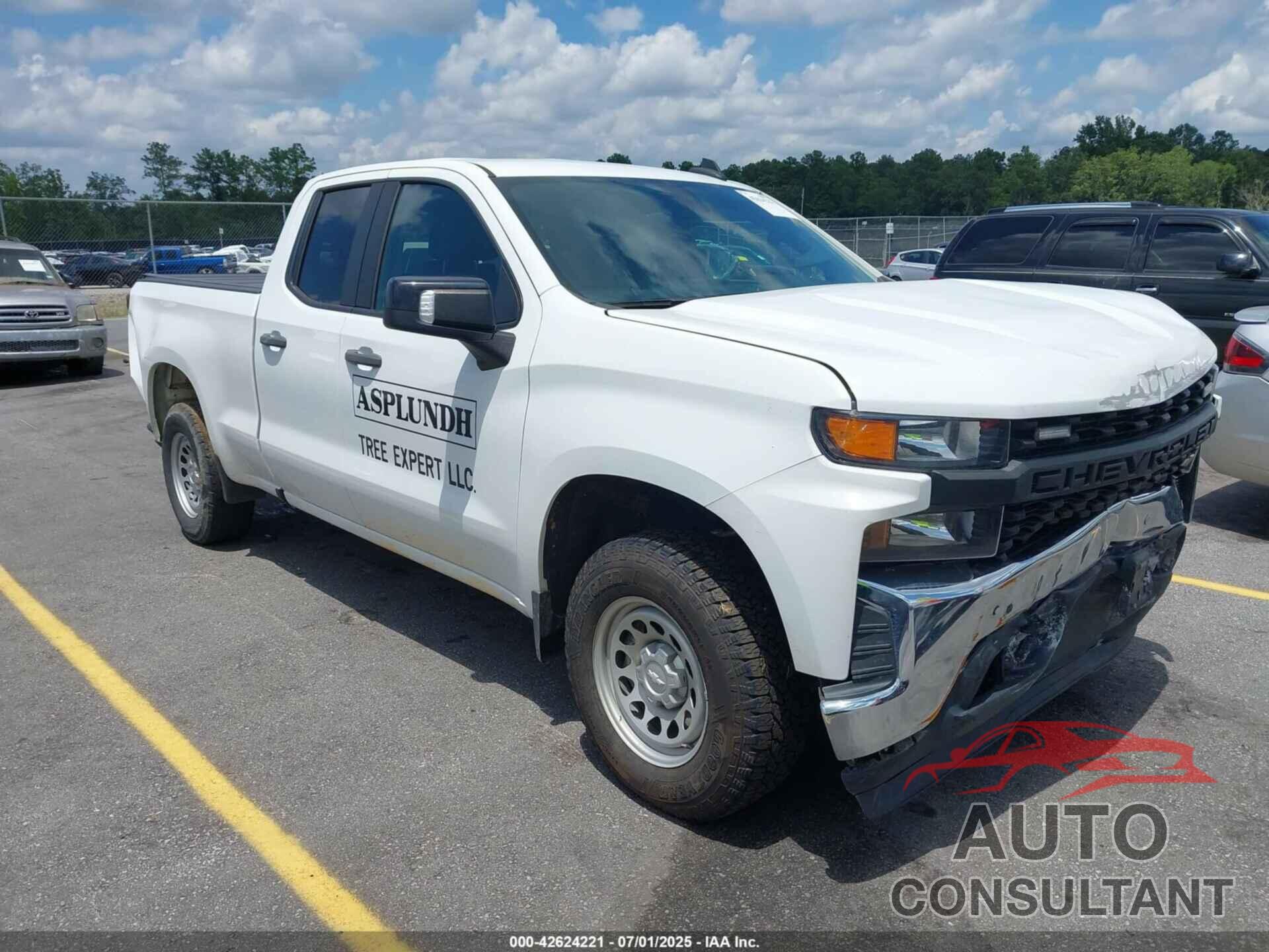CHEVROLET SILVERADO 1500 2021 - 1GCRYAEF8MZ348424